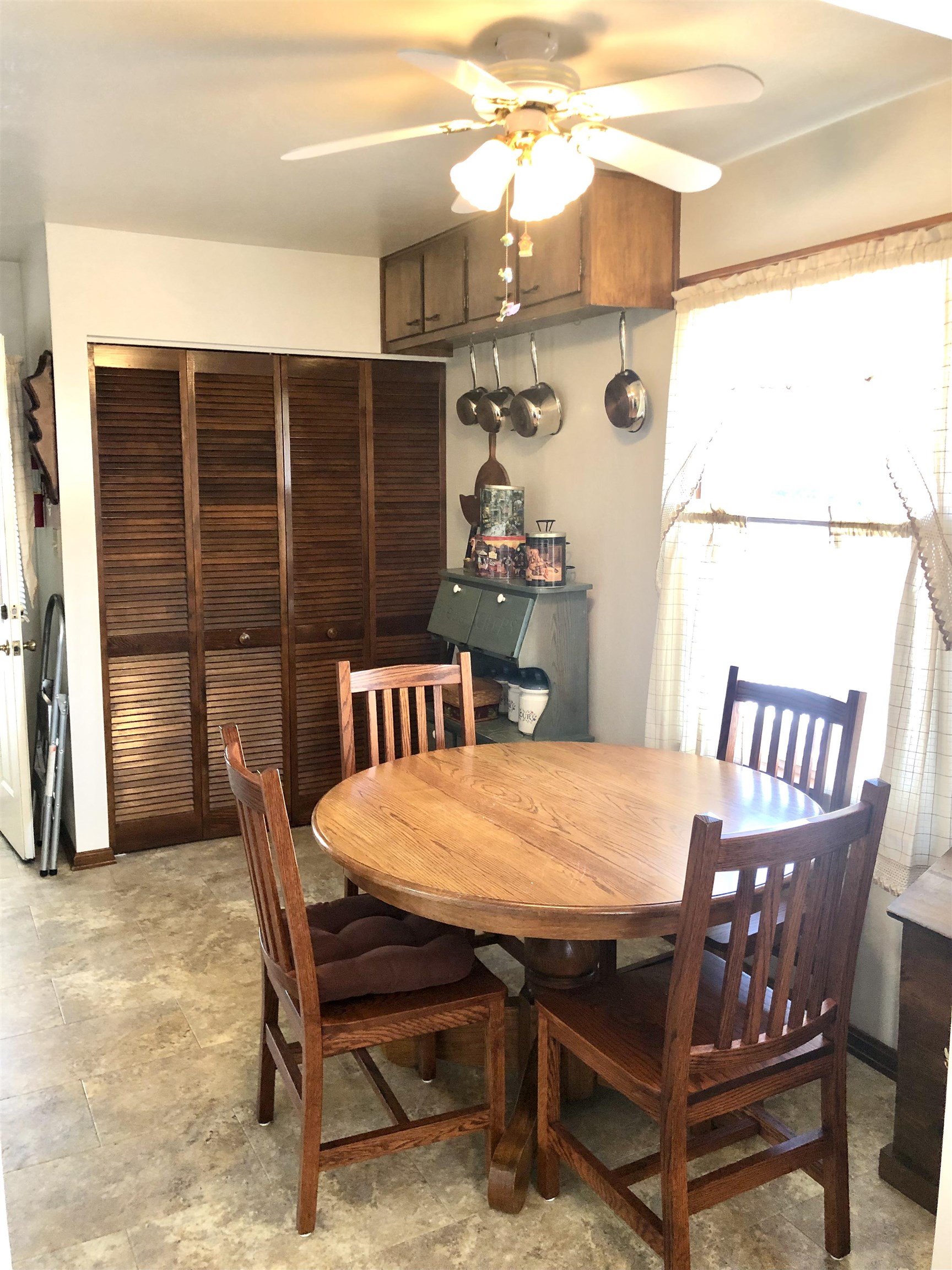 3006 Daviess St., Owensboro, Kentucky 42303, 2 Bedrooms Bedrooms, ,2 BathroomsBathrooms,Single Family Residence,For Sale,Daviess St.,88288