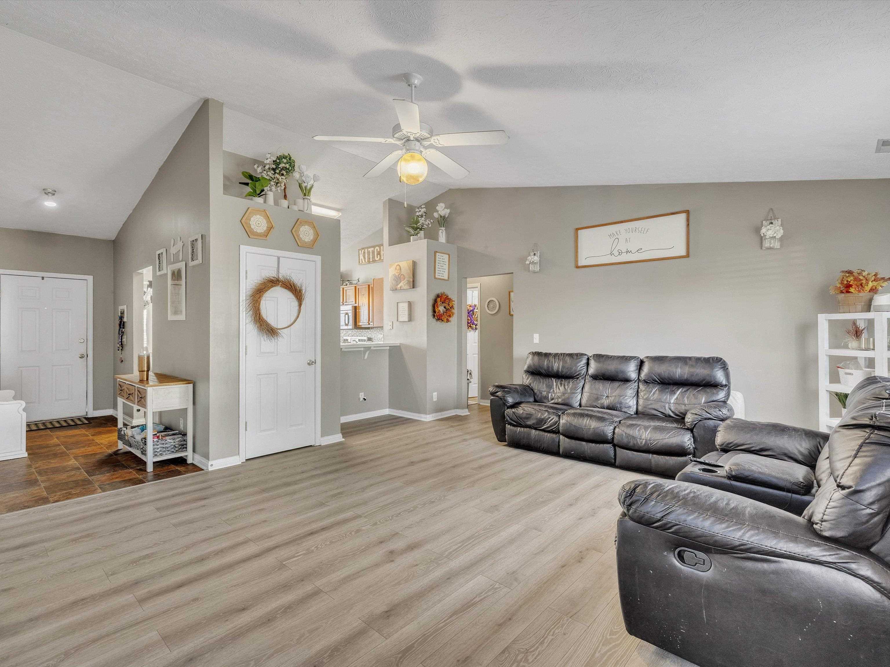 2349 Heritage Park Drive, Owensboro, Kentucky 42301, 3 Bedrooms Bedrooms, ,2 BathroomsBathrooms,Single Family Residence,For Sale,Heritage Park Drive,88296
