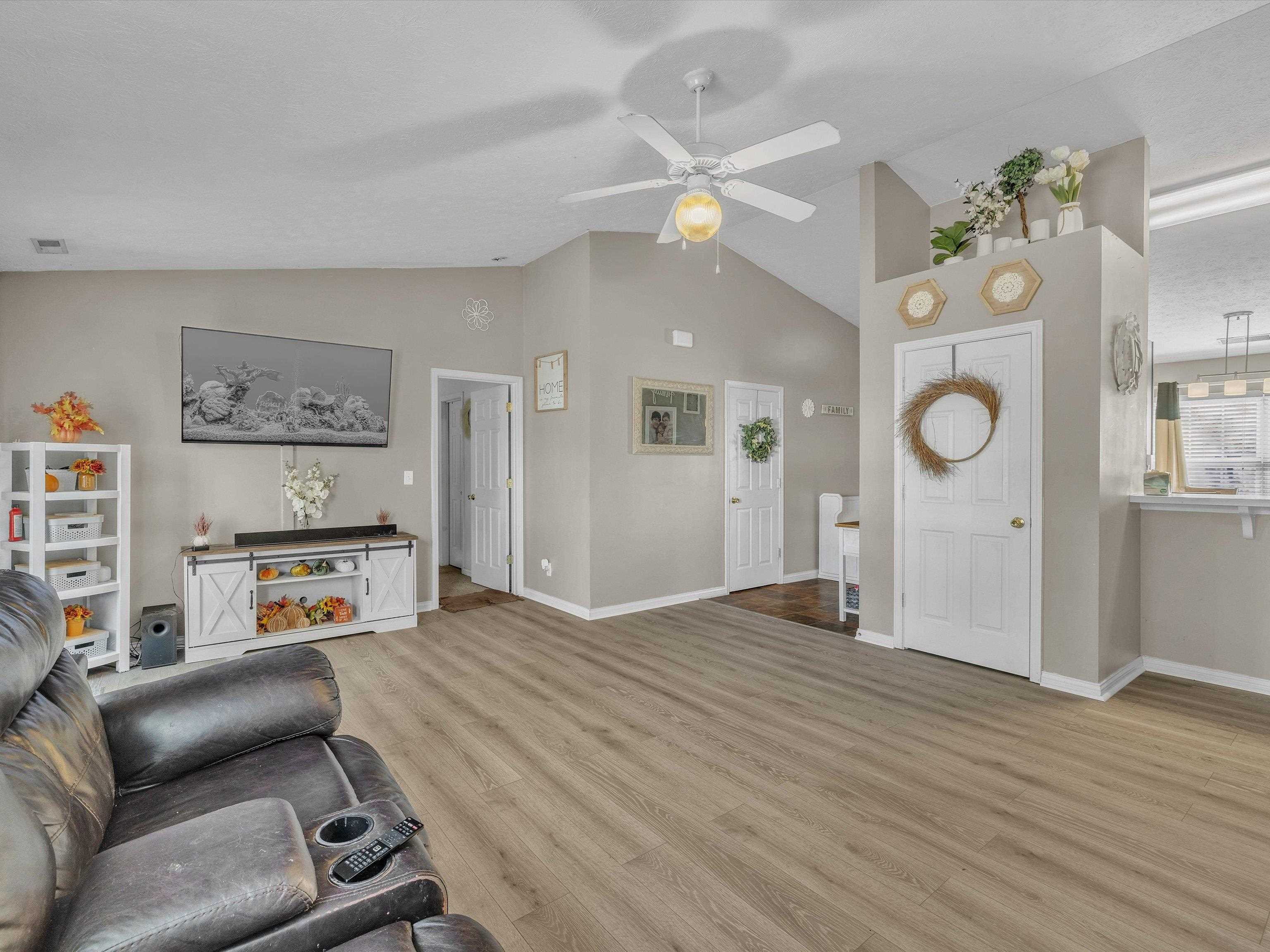 2349 Heritage Park Drive, Owensboro, Kentucky 42301, 3 Bedrooms Bedrooms, ,2 BathroomsBathrooms,Single Family Residence,For Sale,Heritage Park Drive,88296