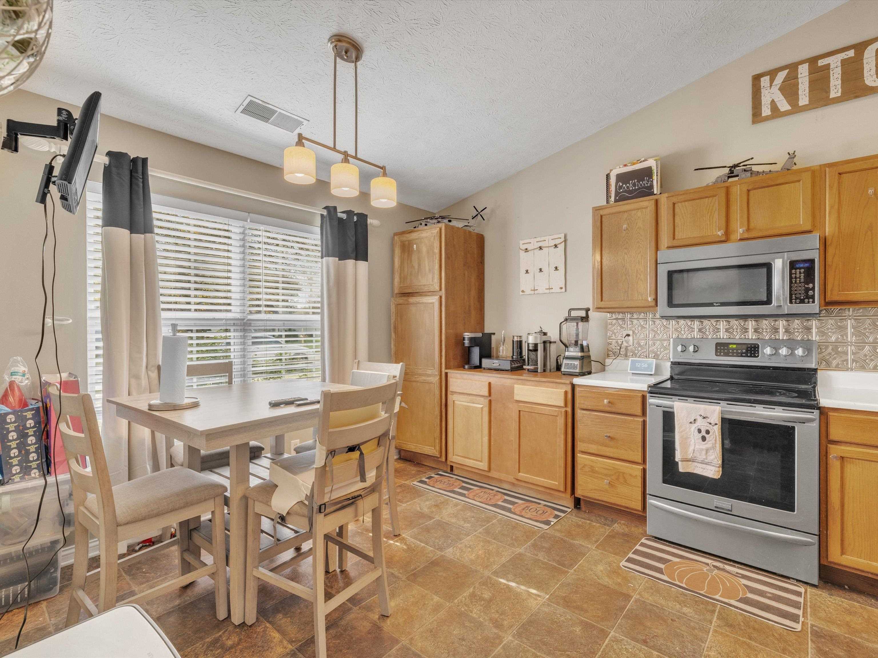 2349 Heritage Park Drive, Owensboro, Kentucky 42301, 3 Bedrooms Bedrooms, ,2 BathroomsBathrooms,Single Family Residence,For Sale,Heritage Park Drive,88296