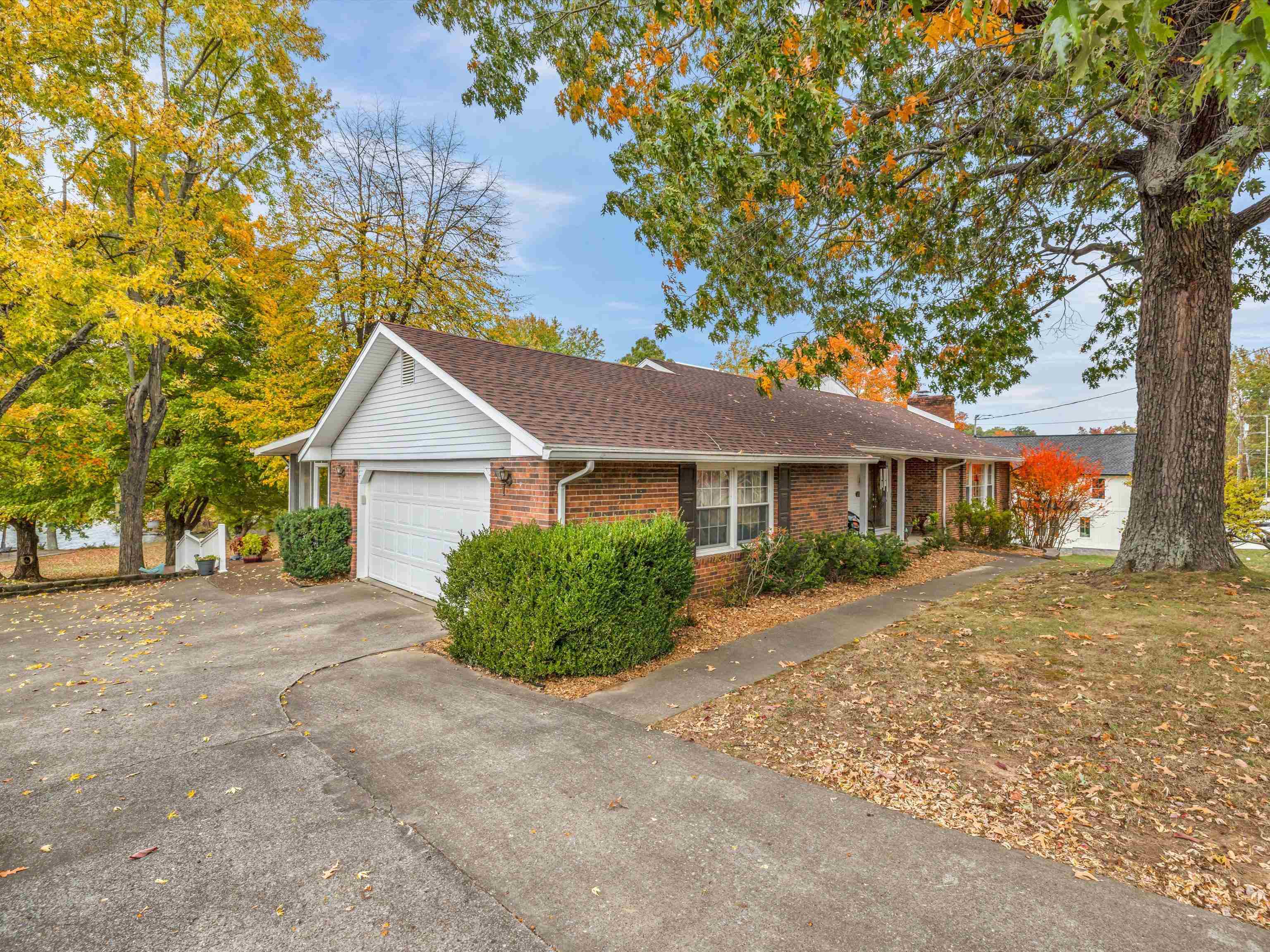 2003 Bayview Drive, Madisonville, Kentucky 42431, 4 Bedrooms Bedrooms, ,3 BathroomsBathrooms,Single Family Residence,For Sale,Bayview Drive,88300