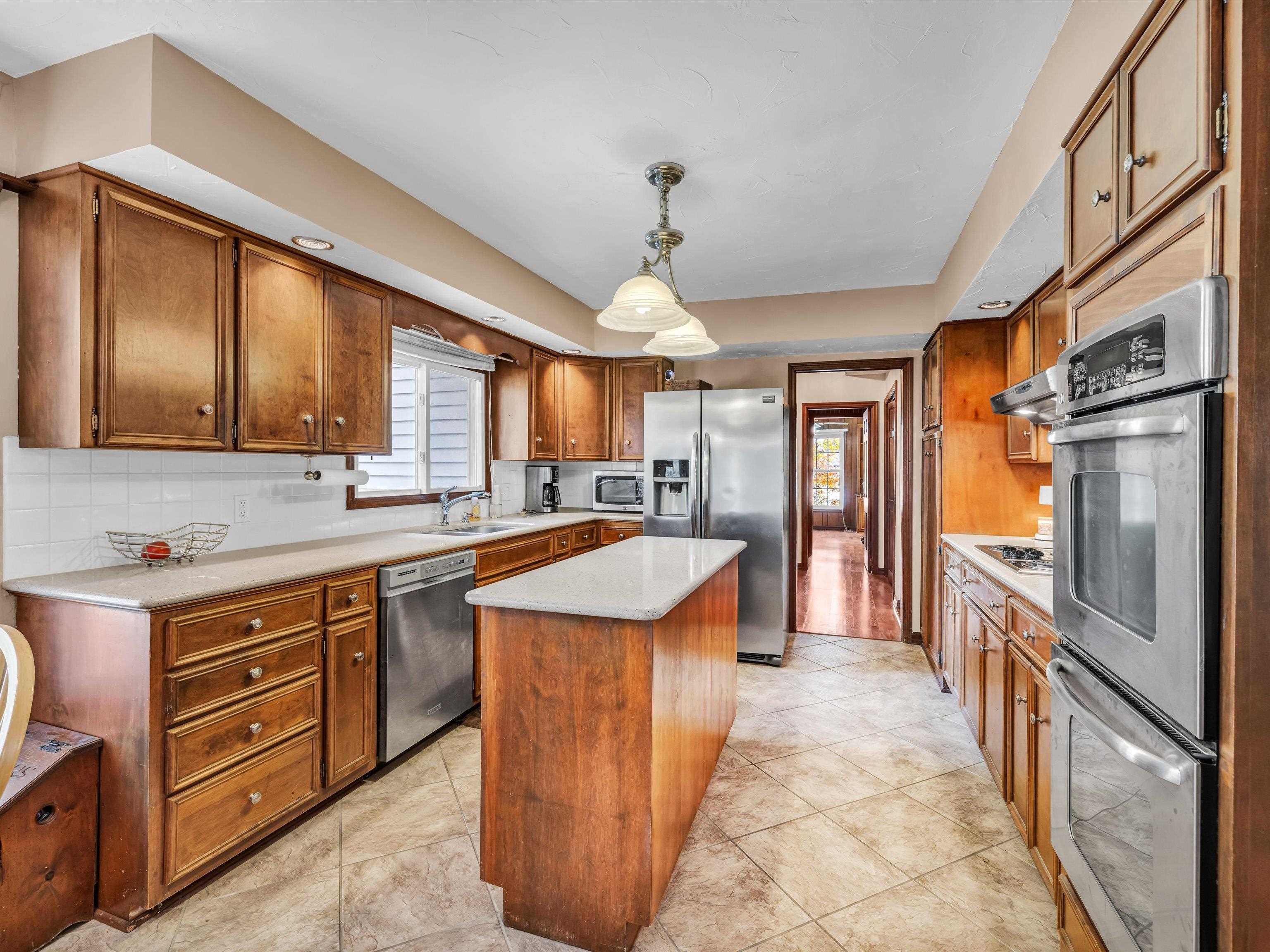 2003 Bayview Drive, Madisonville, Kentucky 42431, 4 Bedrooms Bedrooms, ,3 BathroomsBathrooms,Single Family Residence,For Sale,Bayview Drive,88300