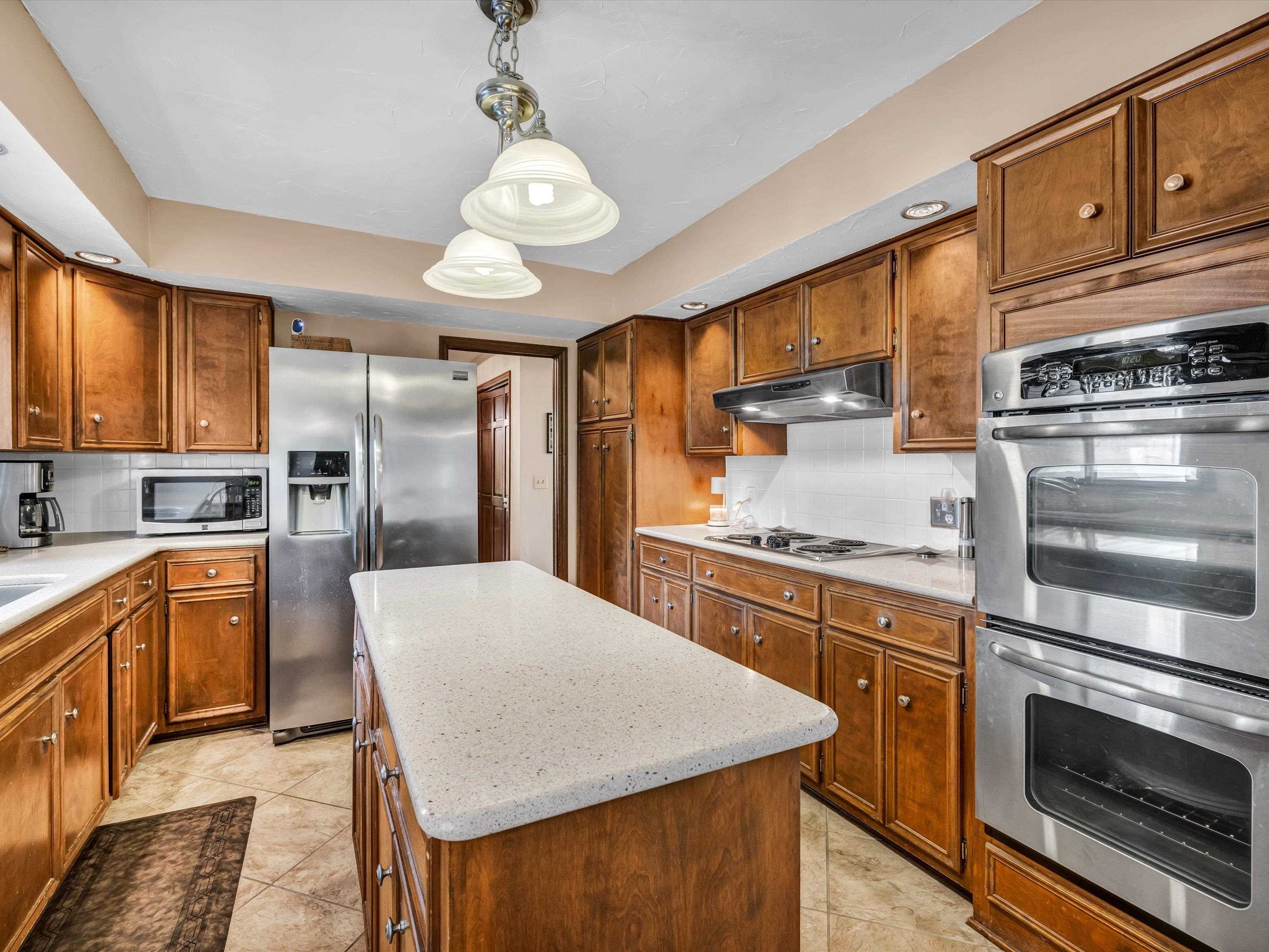 2003 Bayview Drive, Madisonville, Kentucky 42431, 4 Bedrooms Bedrooms, ,3 BathroomsBathrooms,Single Family Residence,For Sale,Bayview Drive,88300