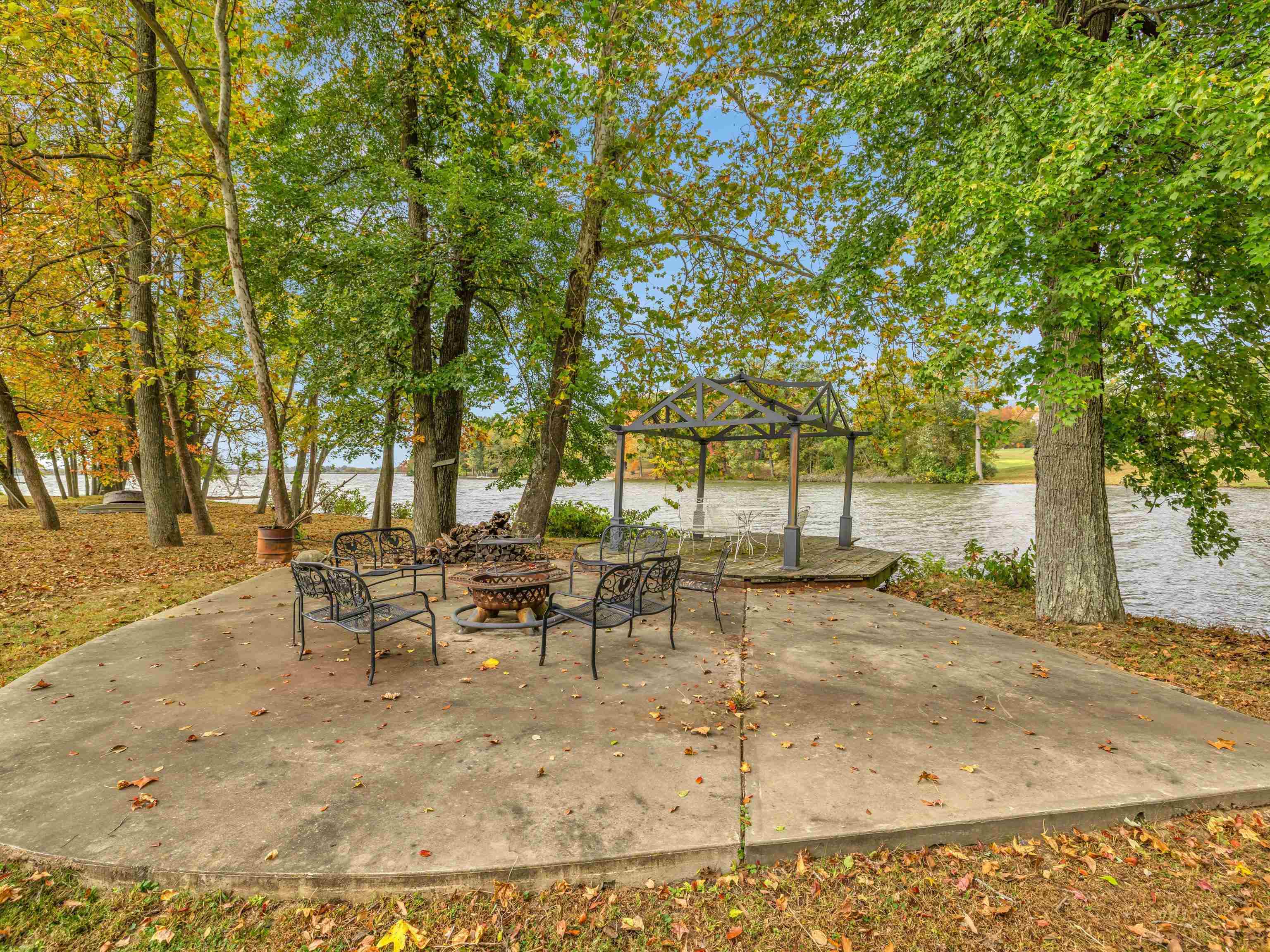 2003 Bayview Drive, Madisonville, Kentucky 42431, 4 Bedrooms Bedrooms, ,3 BathroomsBathrooms,Single Family Residence,For Sale,Bayview Drive,88300