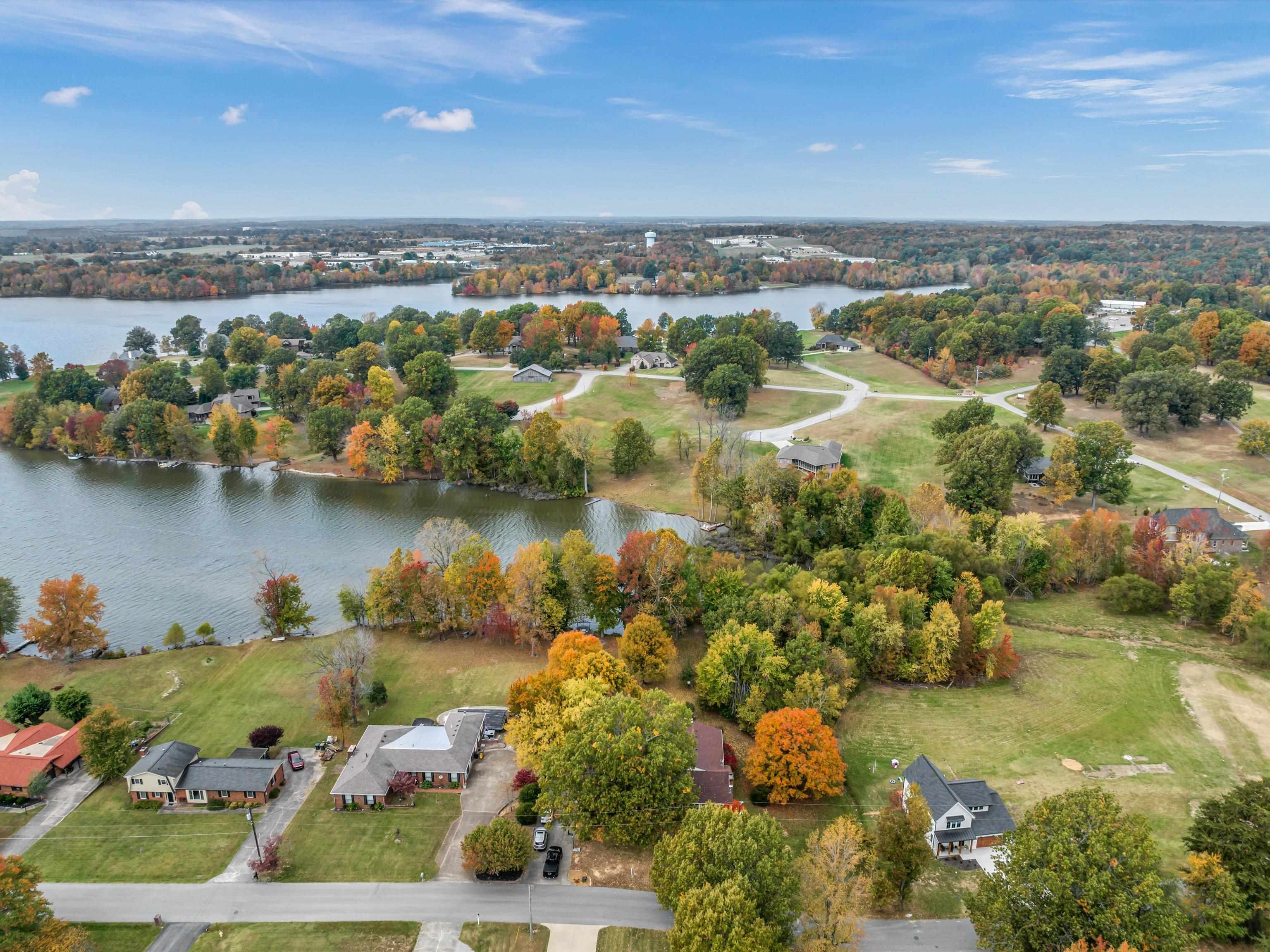 2003 Bayview Drive, Madisonville, Kentucky 42431, 4 Bedrooms Bedrooms, ,3 BathroomsBathrooms,Single Family Residence,For Sale,Bayview Drive,88300