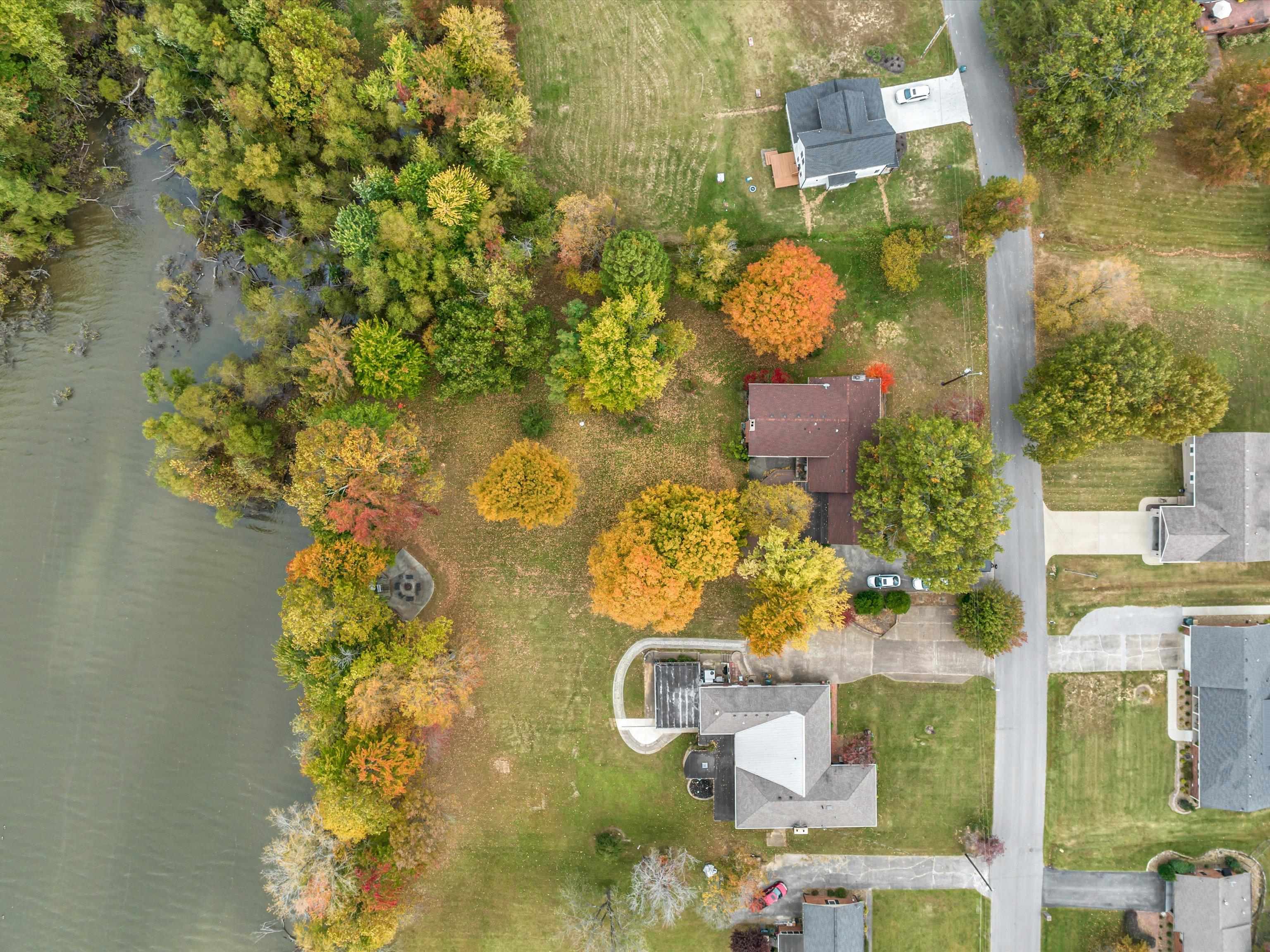 2003 Bayview Drive, Madisonville, Kentucky 42431, 4 Bedrooms Bedrooms, ,3 BathroomsBathrooms,Single Family Residence,For Sale,Bayview Drive,88300
