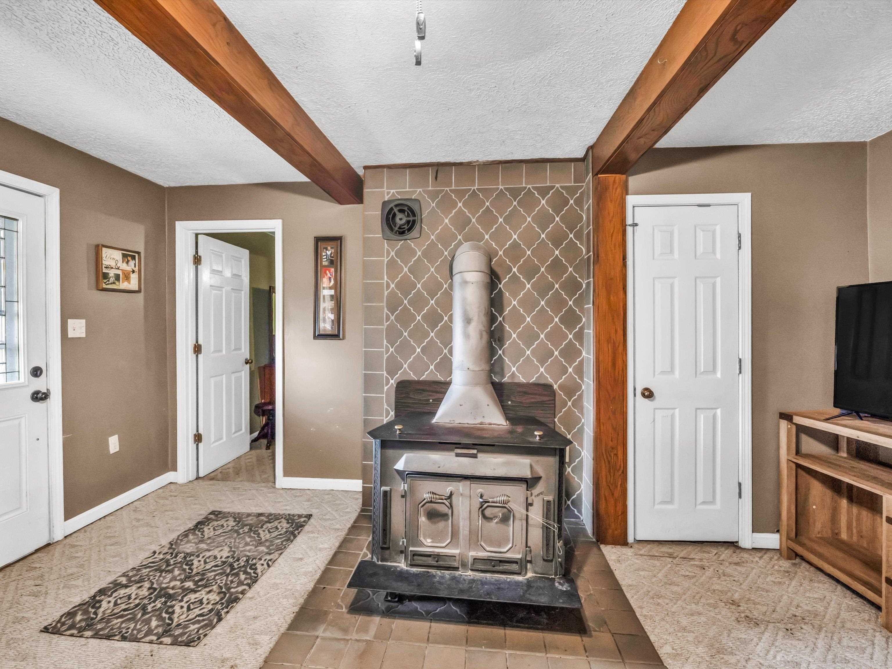 7511 State Route 136 East, Calhoun, Kentucky 42347, 3 Bedrooms Bedrooms, ,1 BathroomBathrooms,Single Family Residence,For Sale,State Route 136 East,88302