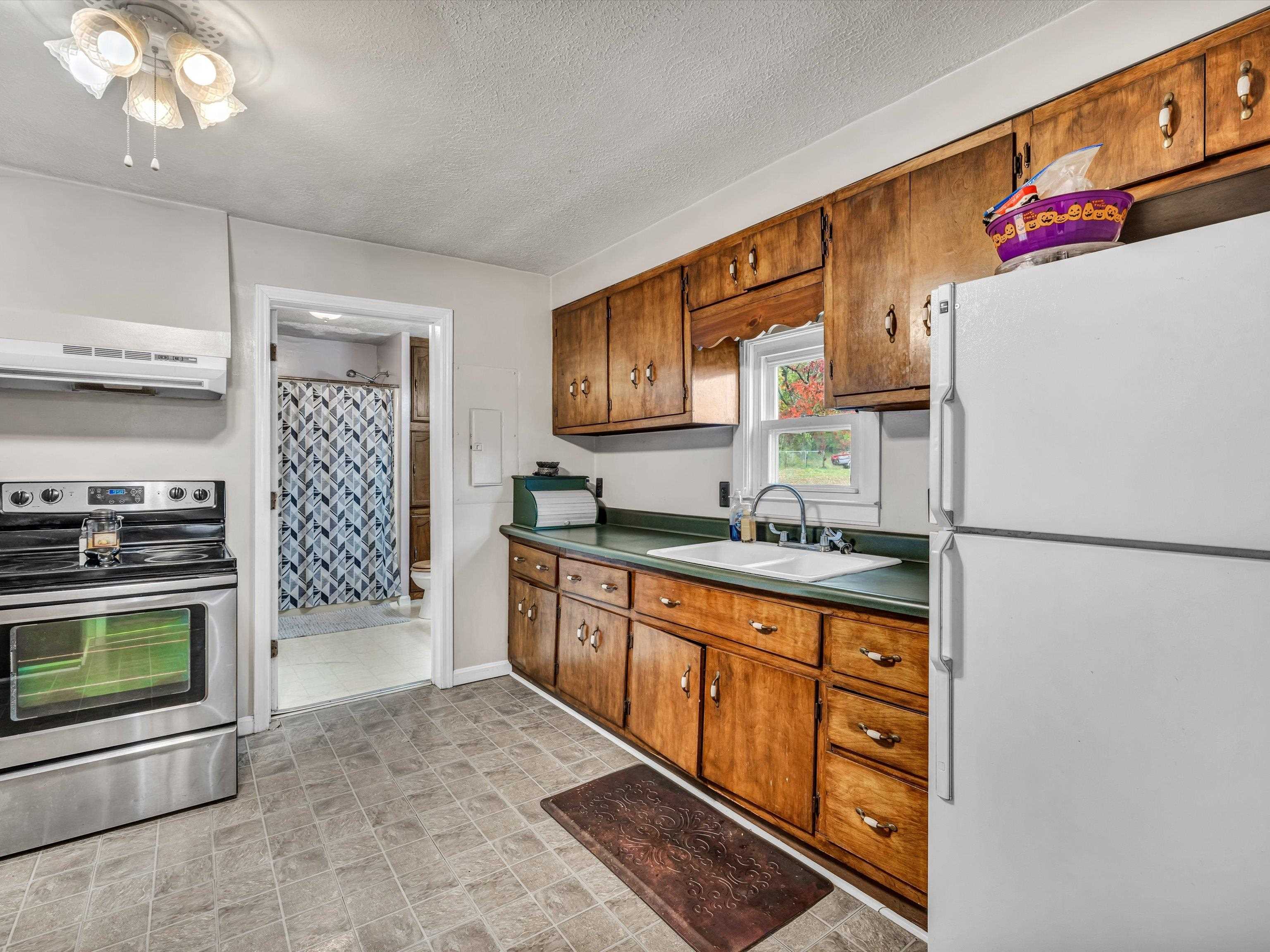 7511 State Route 136 East, Calhoun, Kentucky 42347, 3 Bedrooms Bedrooms, ,1 BathroomBathrooms,Single Family Residence,For Sale,State Route 136 East,88302