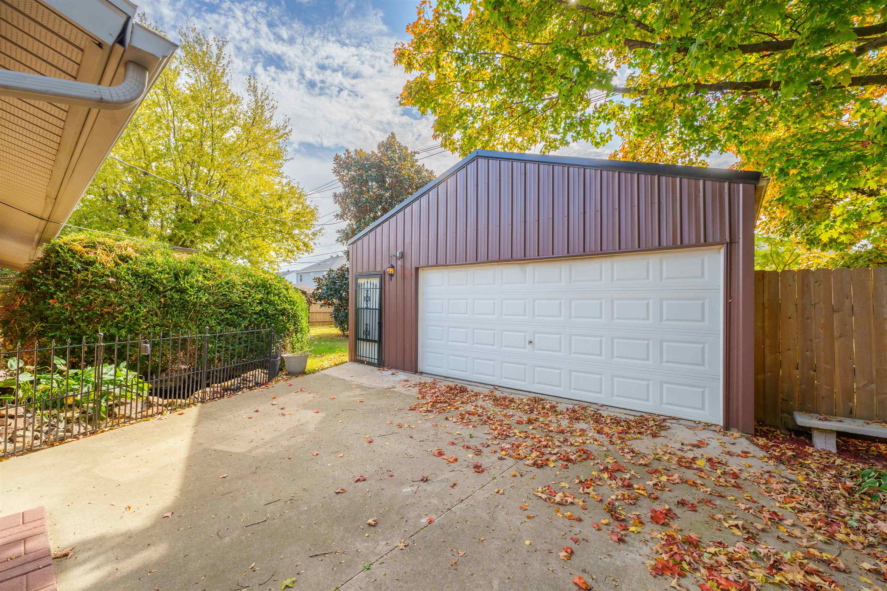 2416 Middleground Dr, Owensboro, Kentucky 42301, 3 Bedrooms Bedrooms, ,2 BathroomsBathrooms,Single Family Residence,For Sale,Middleground Dr,88311
