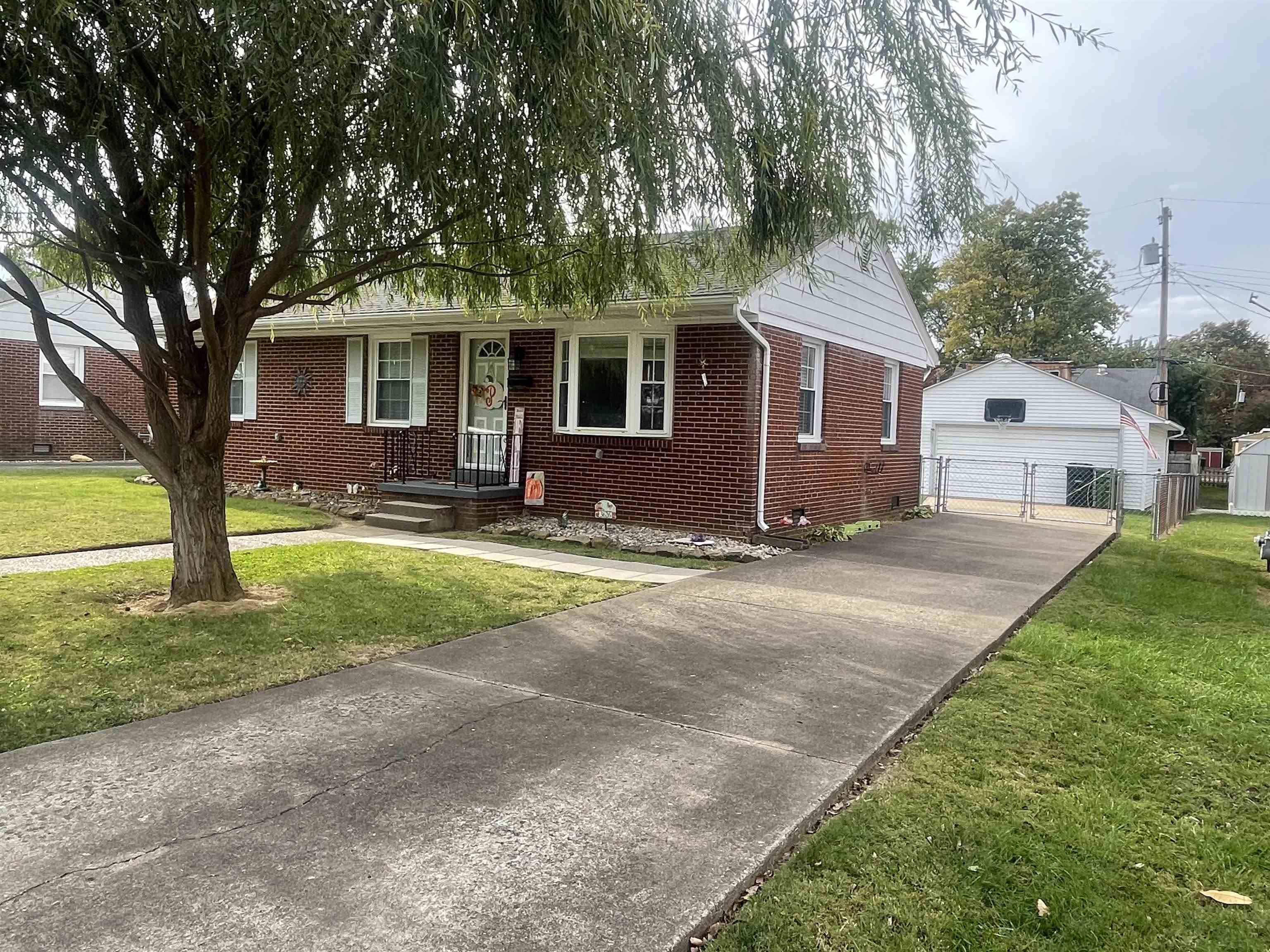 3626 Hawthorne Drive, Owensboro, Kentucky 42303, 3 Bedrooms Bedrooms, ,1 BathroomBathrooms,Single Family Residence,For Sale,Hawthorne Drive,88316