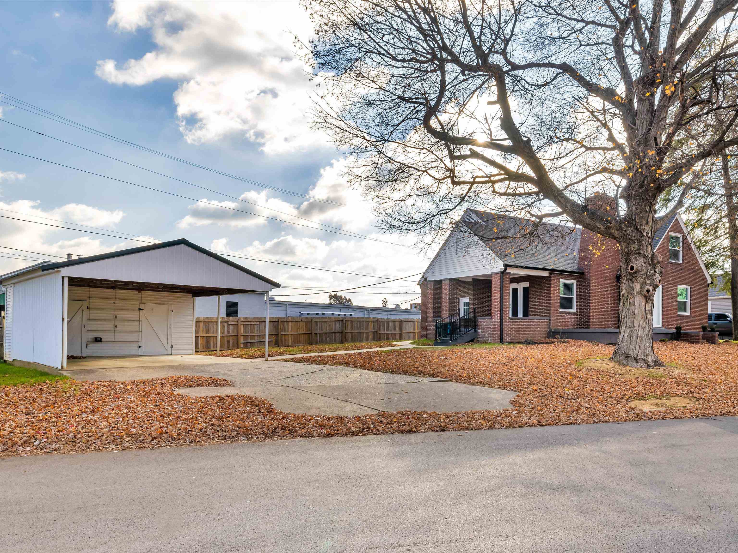 31 Colonial Court, Owensboro, Kentucky 42303, 3 Bedrooms Bedrooms, ,2 BathroomsBathrooms,Single Family Residence,For Sale,Colonial Court,88324