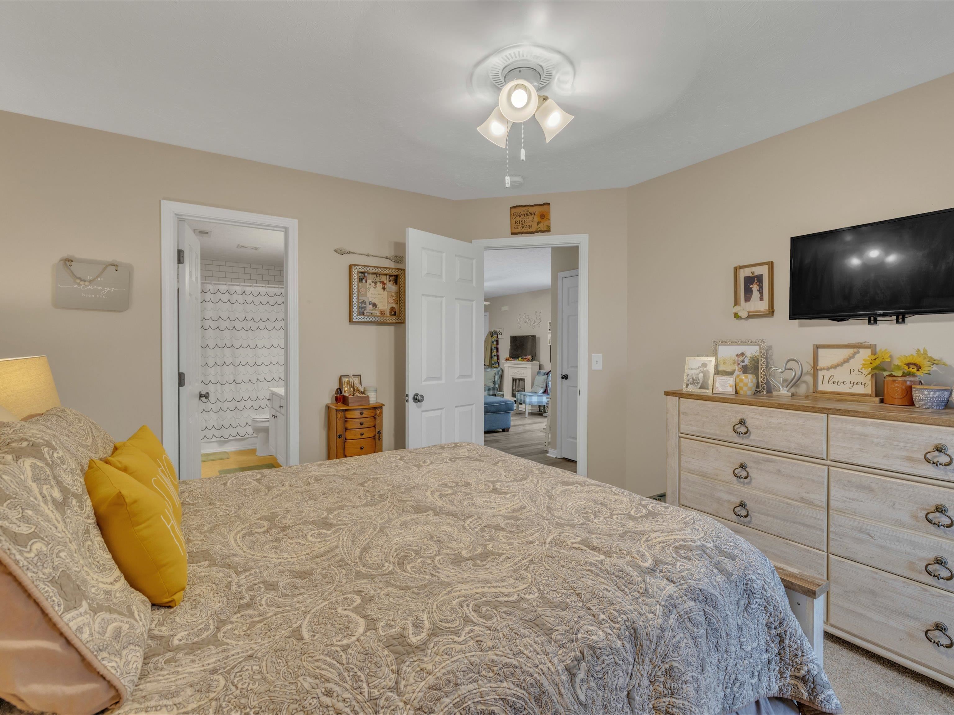 2228 Village Run, Owensboro, Kentucky 42303, 3 Bedrooms Bedrooms, ,2 BathroomsBathrooms,Single Family Residence,For Sale,Village Run,88330