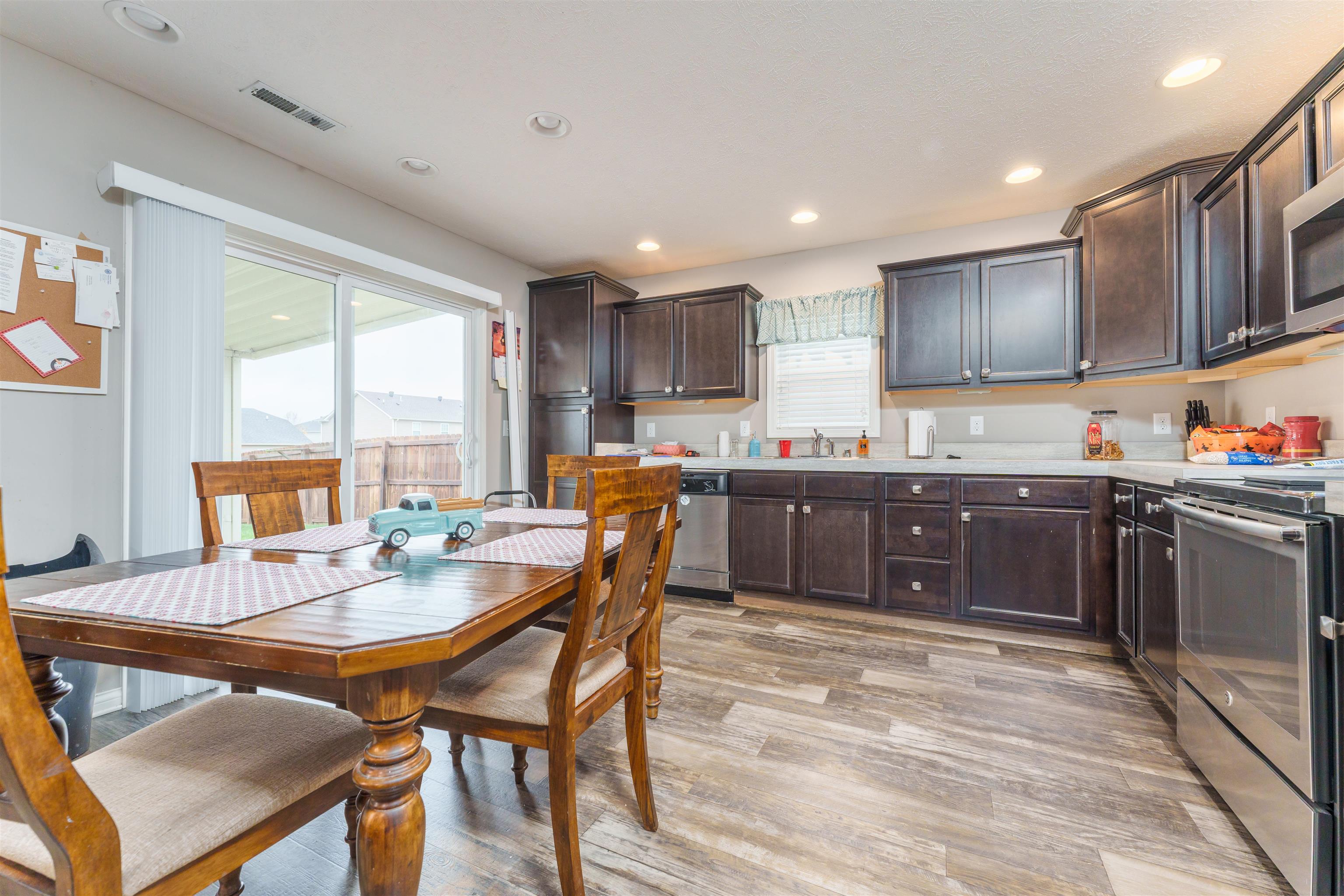 5523 Skyline Drive, Owensboro, Kentucky 42301, 3 Bedrooms Bedrooms, ,2 BathroomsBathrooms,Single Family Residence,For Sale,Skyline Drive,88332