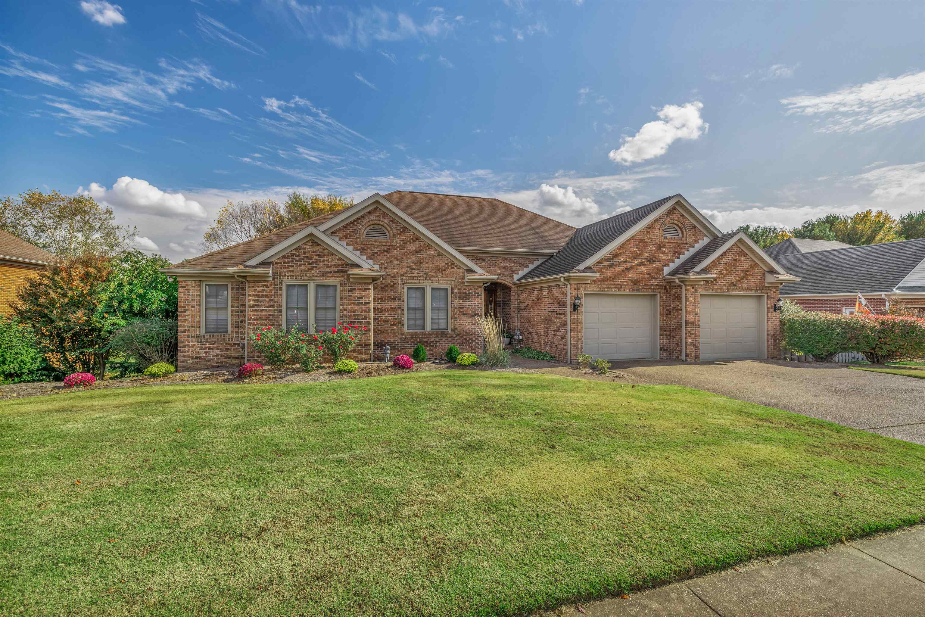4519 Indian Creek Loop, Owensboro, Kentucky 42303, 5 Bedrooms Bedrooms, ,3 BathroomsBathrooms,Single Family Residence,For Sale,Indian Creek Loop,88342