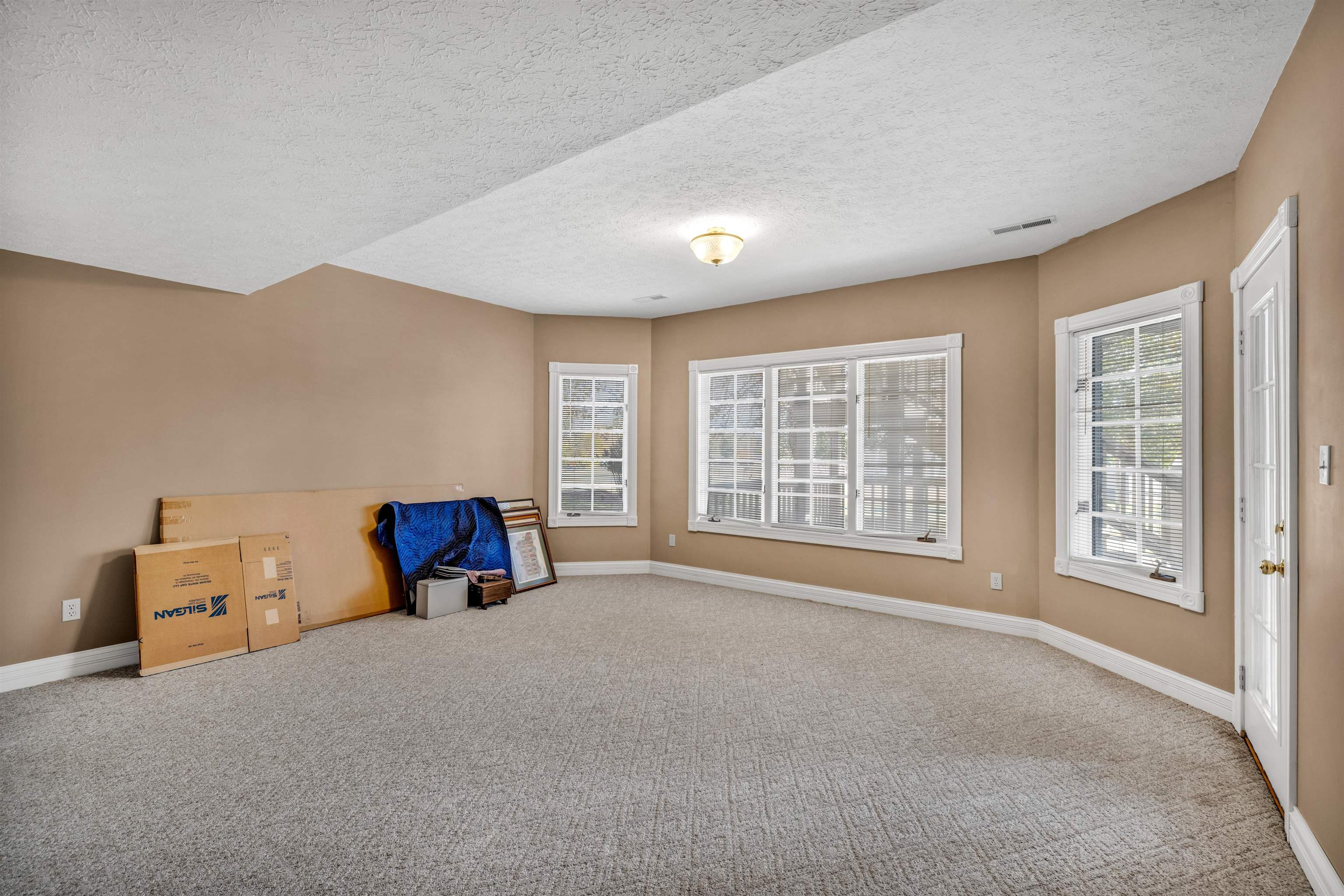 4519 Indian Creek Loop, Owensboro, Kentucky 42303, 5 Bedrooms Bedrooms, ,3 BathroomsBathrooms,Single Family Residence,For Sale,Indian Creek Loop,88342
