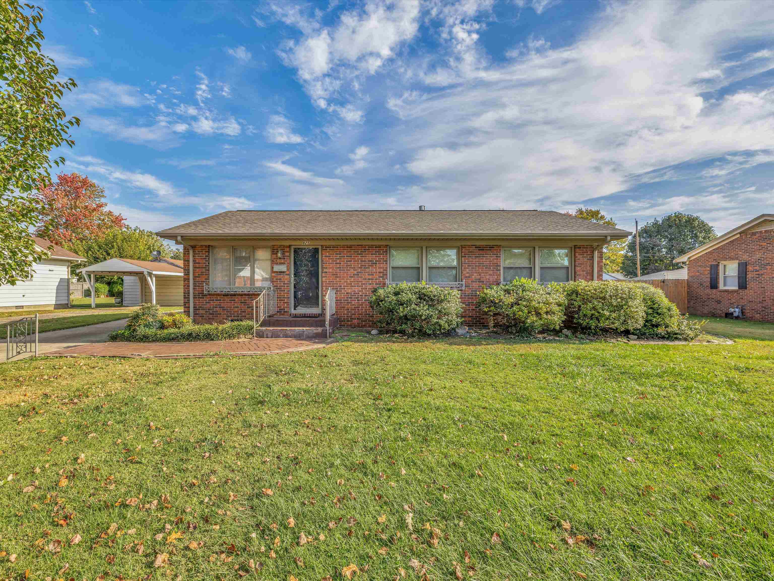 825 Christopher Greenup, Owensboro, Kentucky 42303, 3 Bedrooms Bedrooms, ,1 BathroomBathrooms,Single Family Residence,For Sale,Christopher Greenup,88358