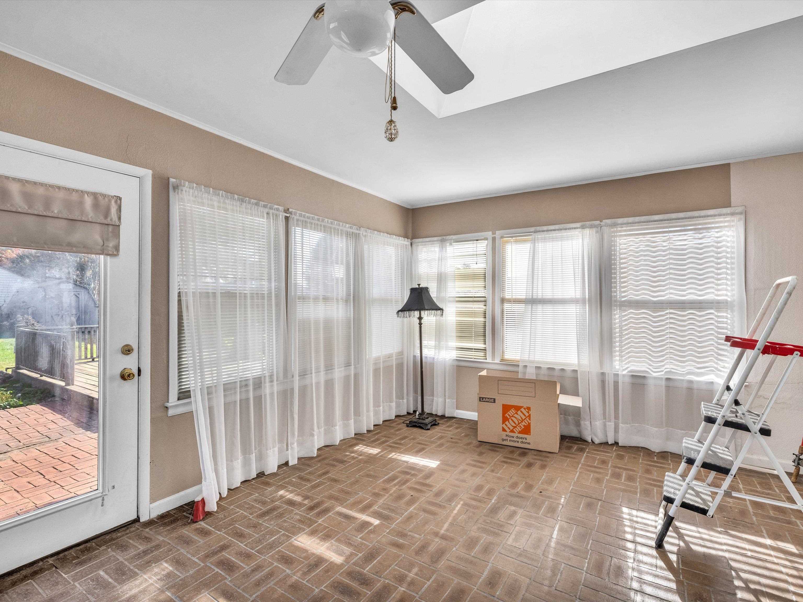 825 Christopher Greenup, Owensboro, Kentucky 42303, 3 Bedrooms Bedrooms, ,1 BathroomBathrooms,Single Family Residence,For Sale,Christopher Greenup,88358