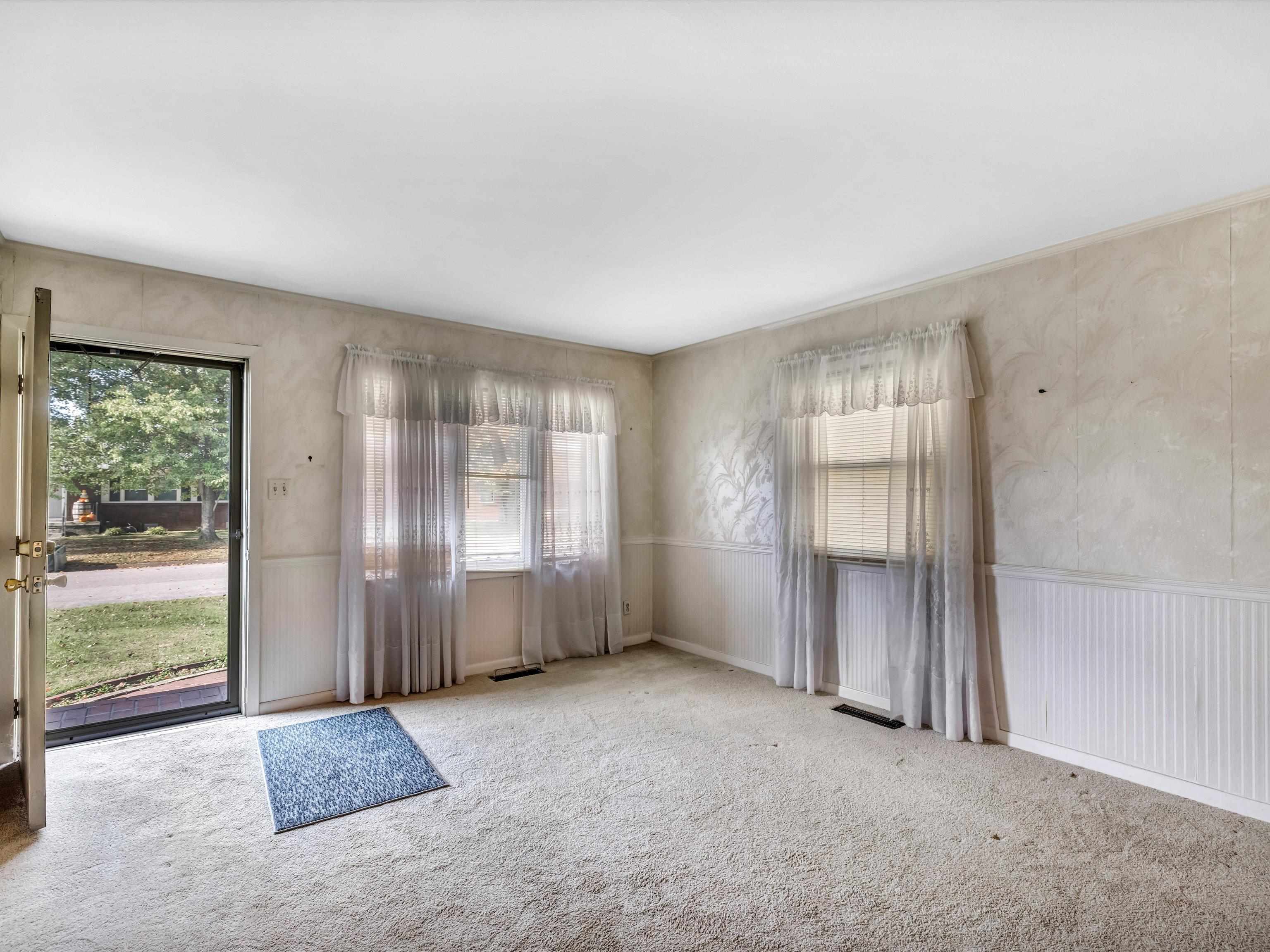 825 Christopher Greenup, Owensboro, Kentucky 42303, 3 Bedrooms Bedrooms, ,1 BathroomBathrooms,Single Family Residence,For Sale,Christopher Greenup,88358