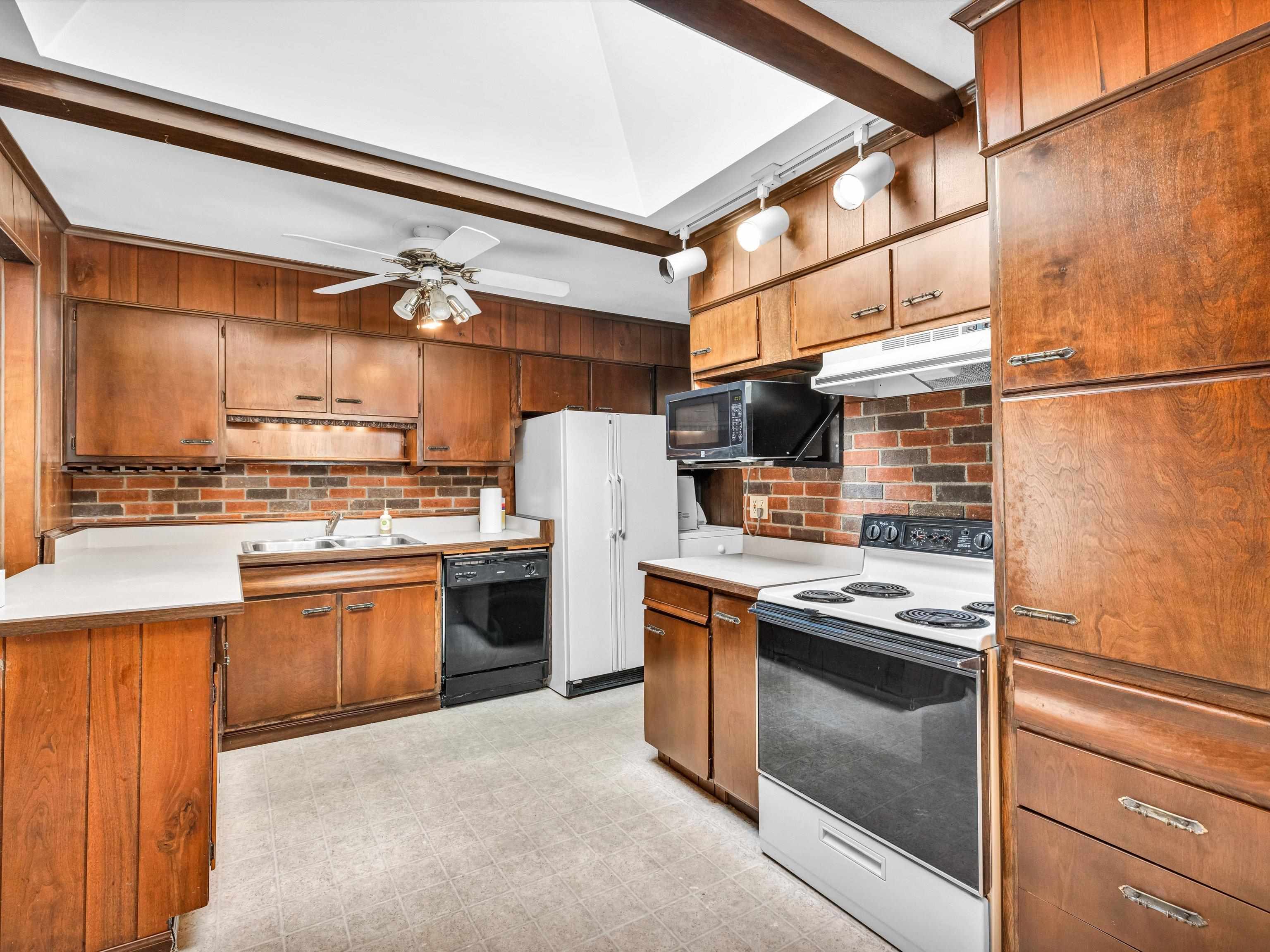 825 Christopher Greenup, Owensboro, Kentucky 42303, 3 Bedrooms Bedrooms, ,1 BathroomBathrooms,Single Family Residence,For Sale,Christopher Greenup,88358