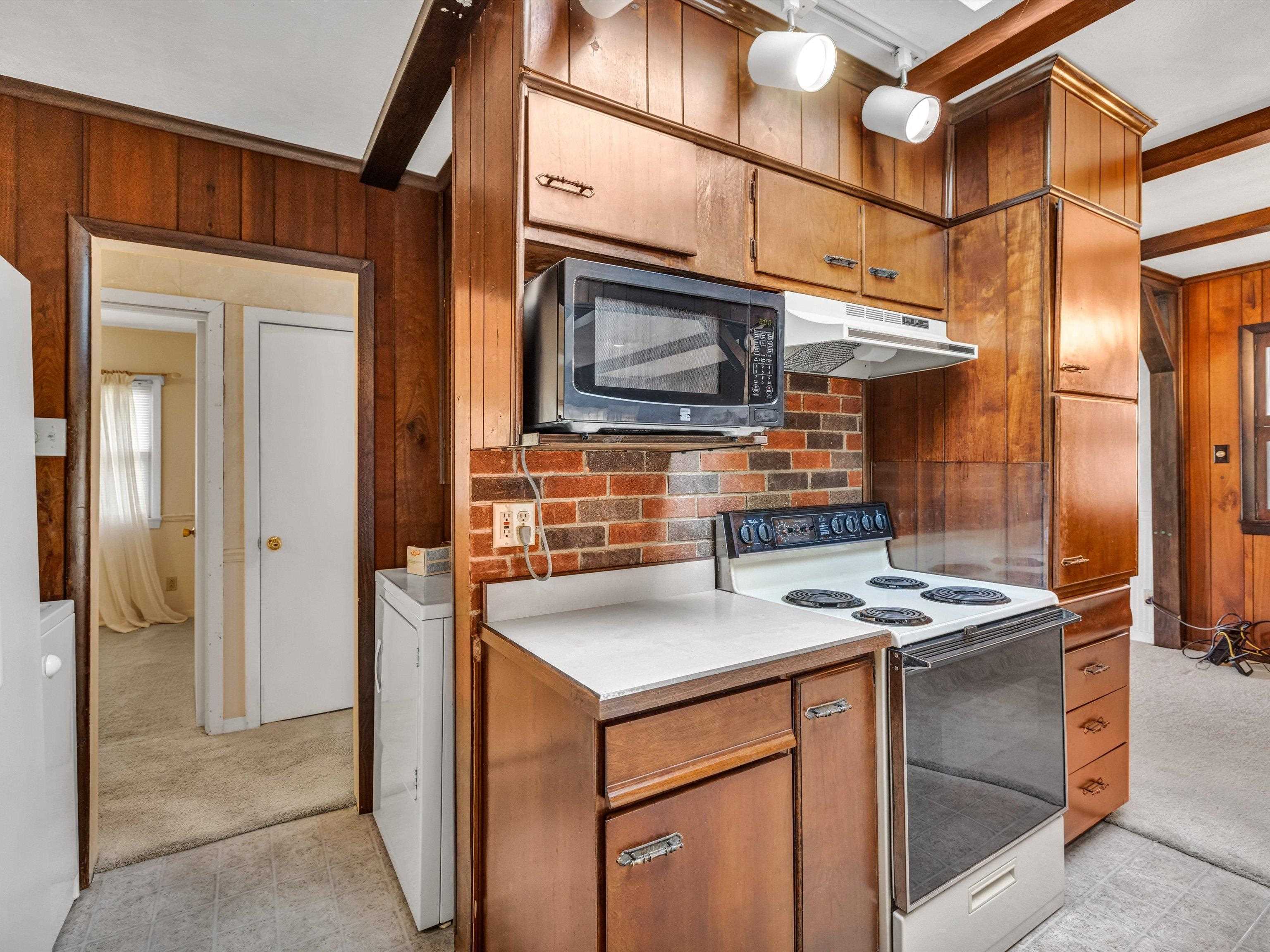 825 Christopher Greenup, Owensboro, Kentucky 42303, 3 Bedrooms Bedrooms, ,1 BathroomBathrooms,Single Family Residence,For Sale,Christopher Greenup,88358