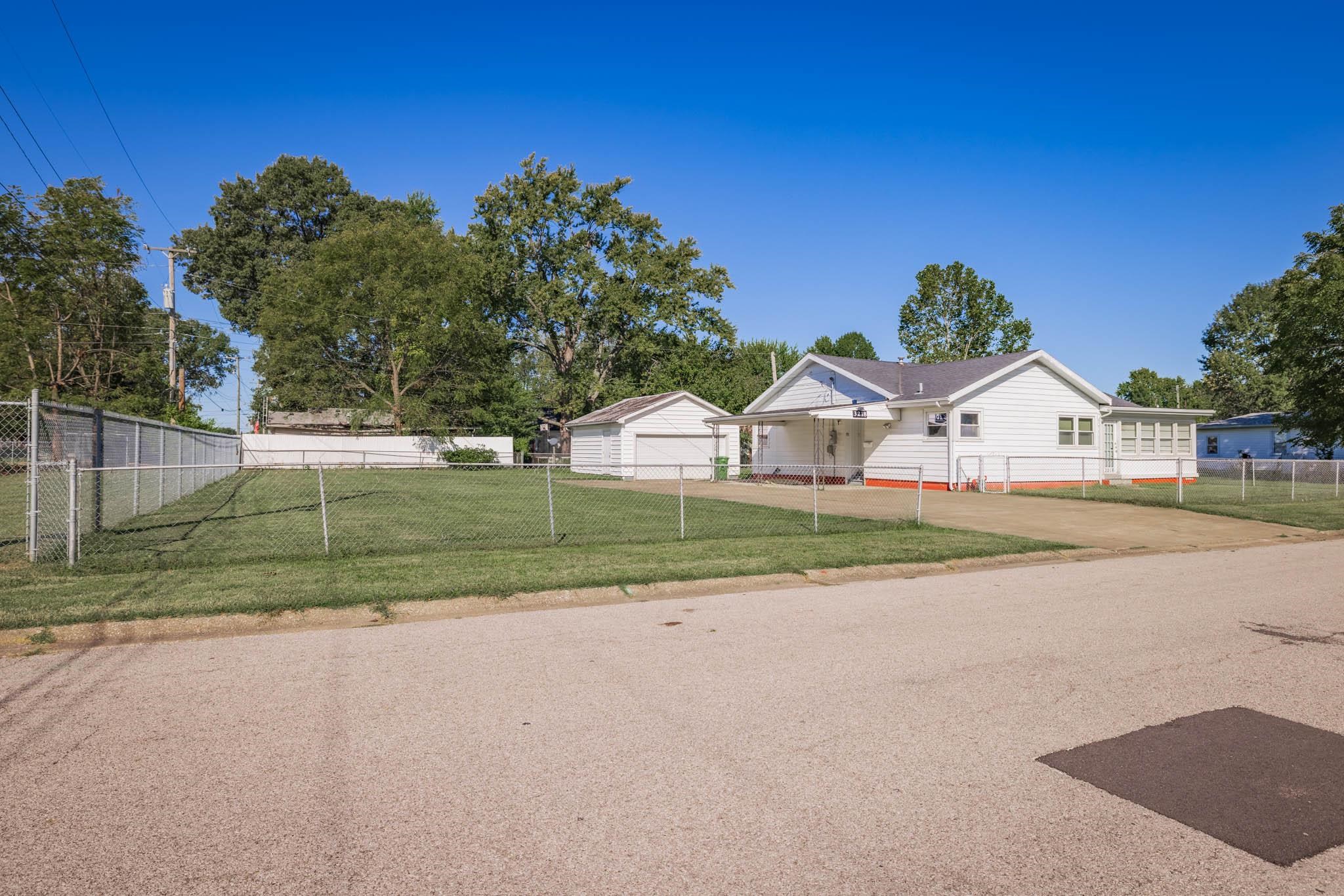 3218 Allen St, Owensboro, Kentucky 42303, 3 Bedrooms Bedrooms, ,1 BathroomBathrooms,Single Family Residence,For Sale,Allen St,88360