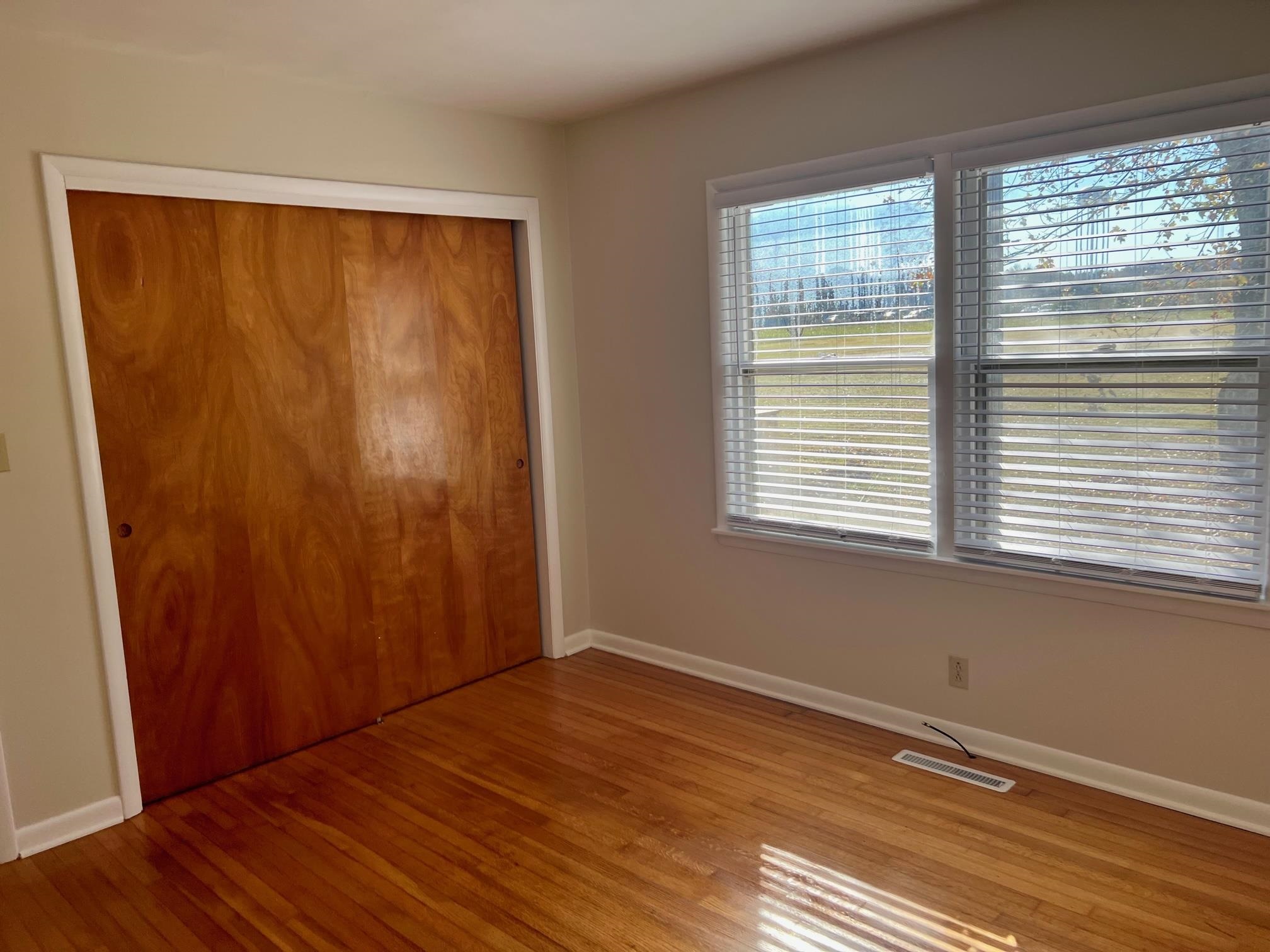 824 main, Beaver Dam, Kentucky 42320, 2 Bedrooms Bedrooms, ,1 BathroomBathrooms,Single Family Residence,For Sale,main,88361