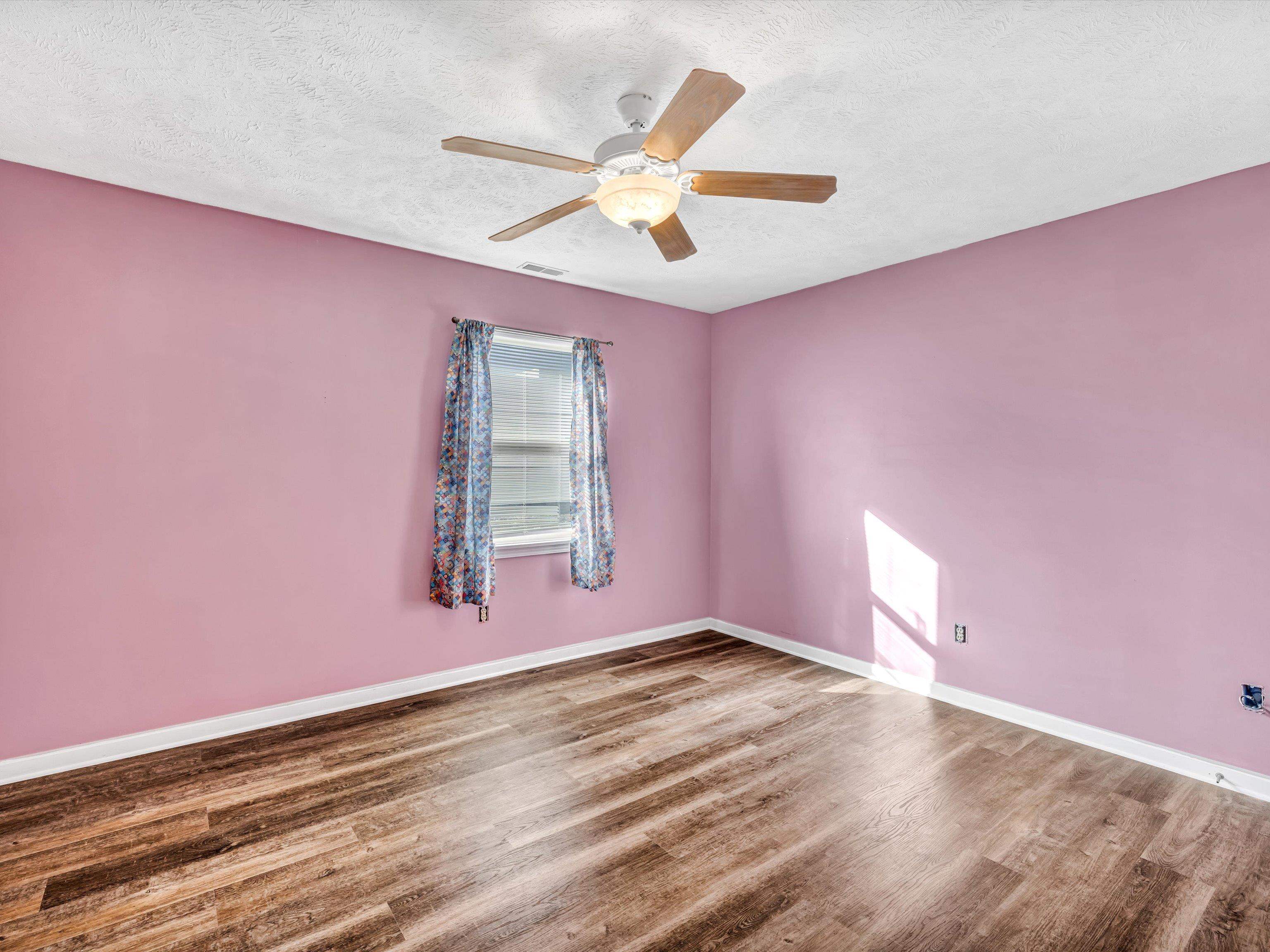 1018 Walnut St., Owensboro, Kentucky 42301, 3 Bedrooms Bedrooms, ,1 BathroomBathrooms,Single Family Residence,For Sale,Walnut St.,88375