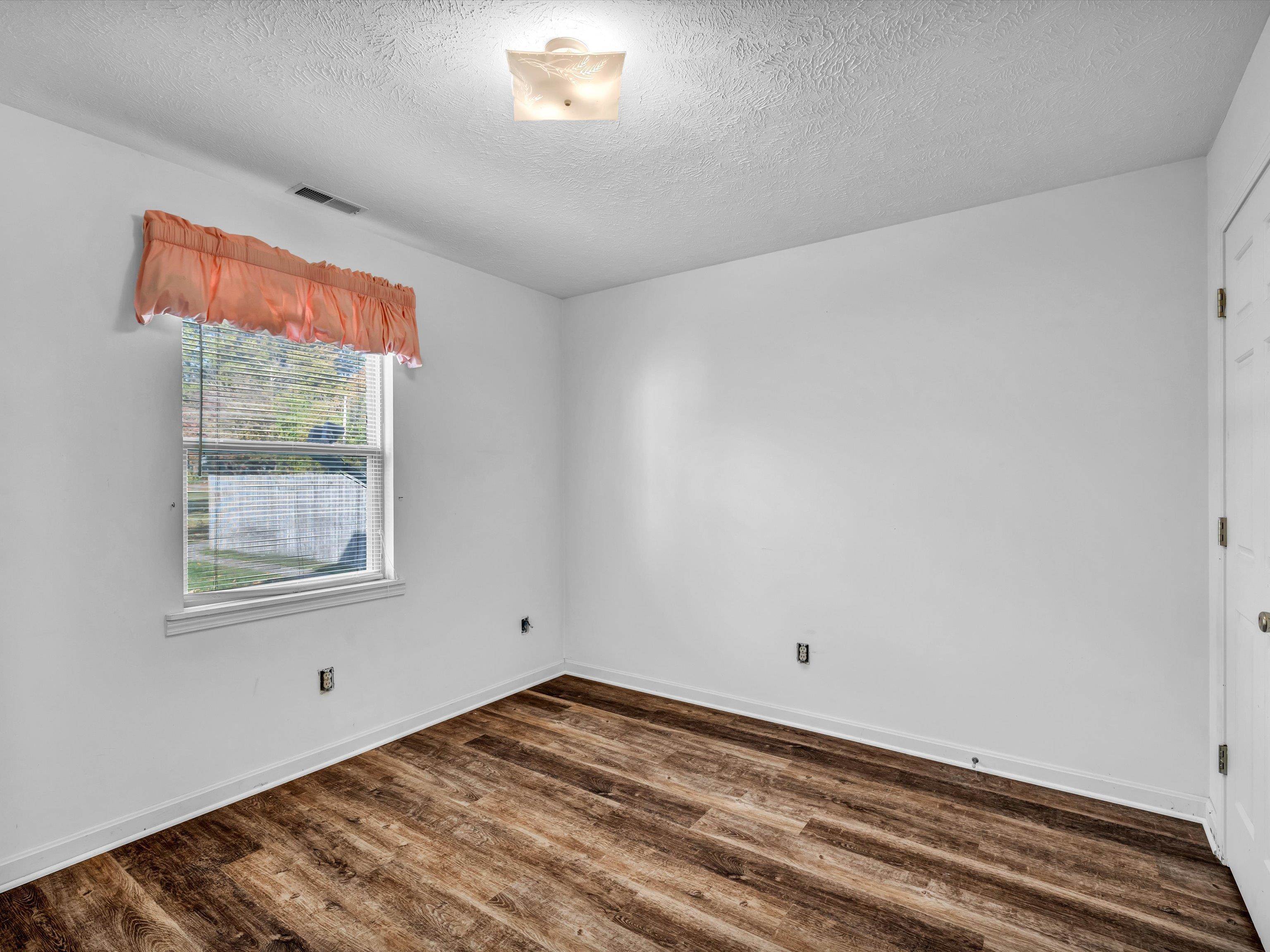 1018 Walnut St., Owensboro, Kentucky 42301, 3 Bedrooms Bedrooms, ,1 BathroomBathrooms,Single Family Residence,For Sale,Walnut St.,88375