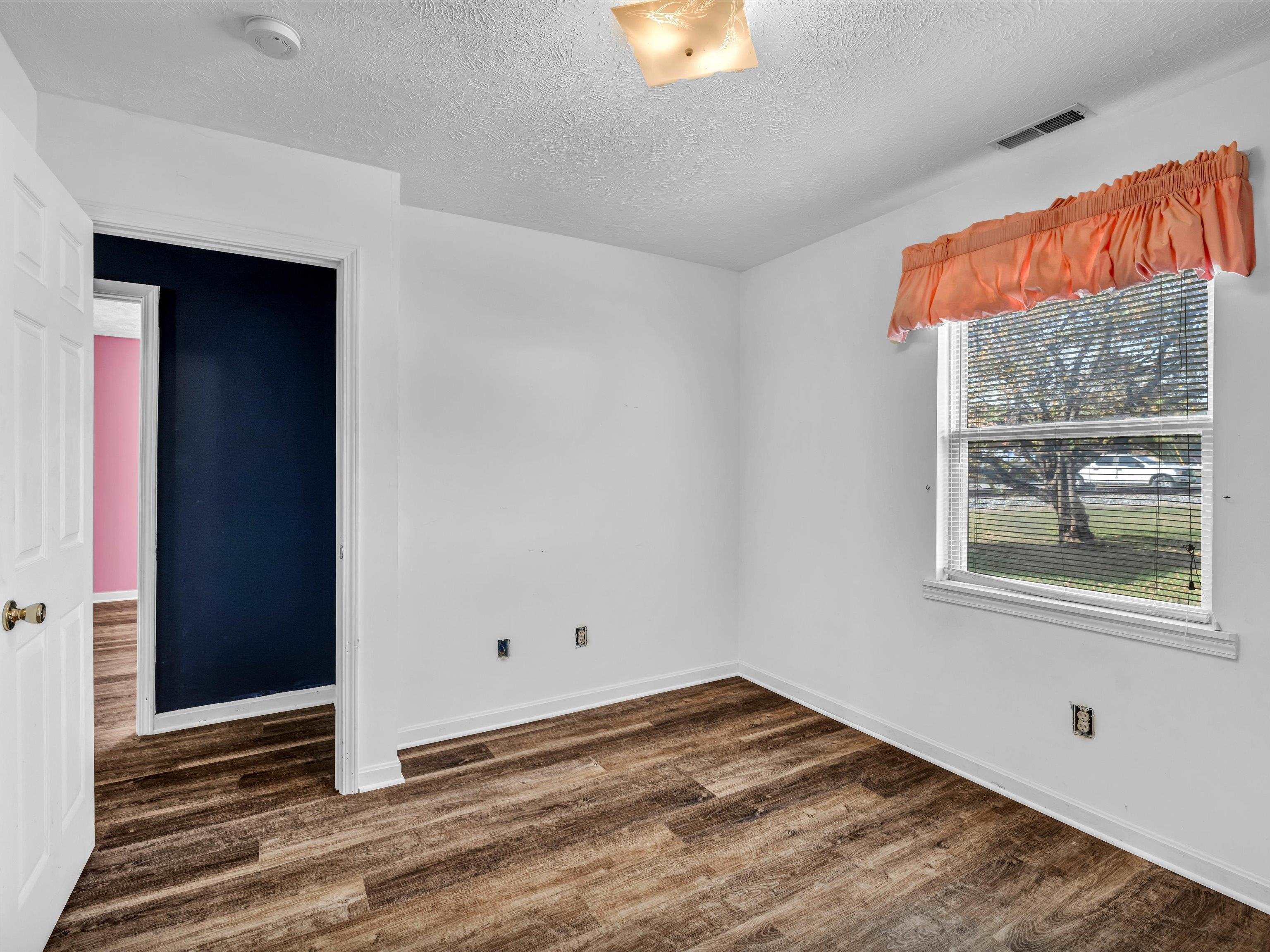 1018 Walnut St., Owensboro, Kentucky 42301, 3 Bedrooms Bedrooms, ,1 BathroomBathrooms,Single Family Residence,For Sale,Walnut St.,88375
