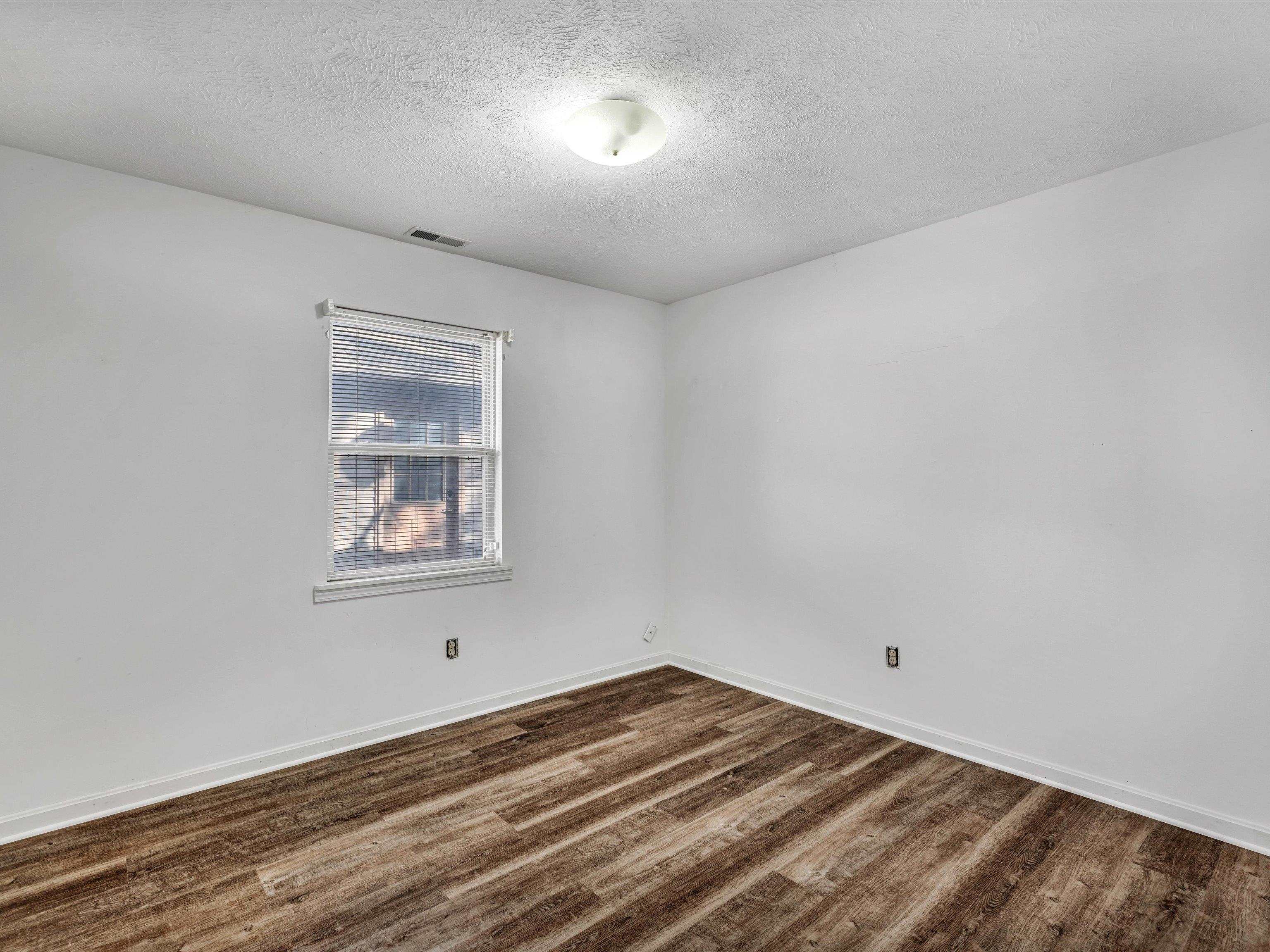 1018 Walnut St., Owensboro, Kentucky 42301, 3 Bedrooms Bedrooms, ,1 BathroomBathrooms,Single Family Residence,For Sale,Walnut St.,88375