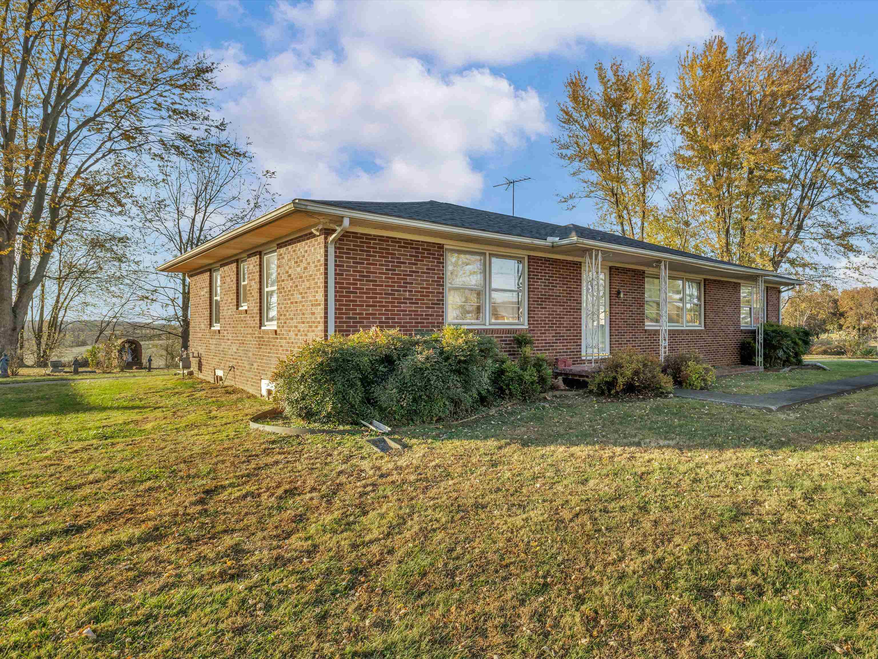11235 Hwy 764, Whitesville, Kentucky 42378, 3 Bedrooms Bedrooms, ,2 BathroomsBathrooms,Single Family Residence,For Sale,Hwy 764,88397