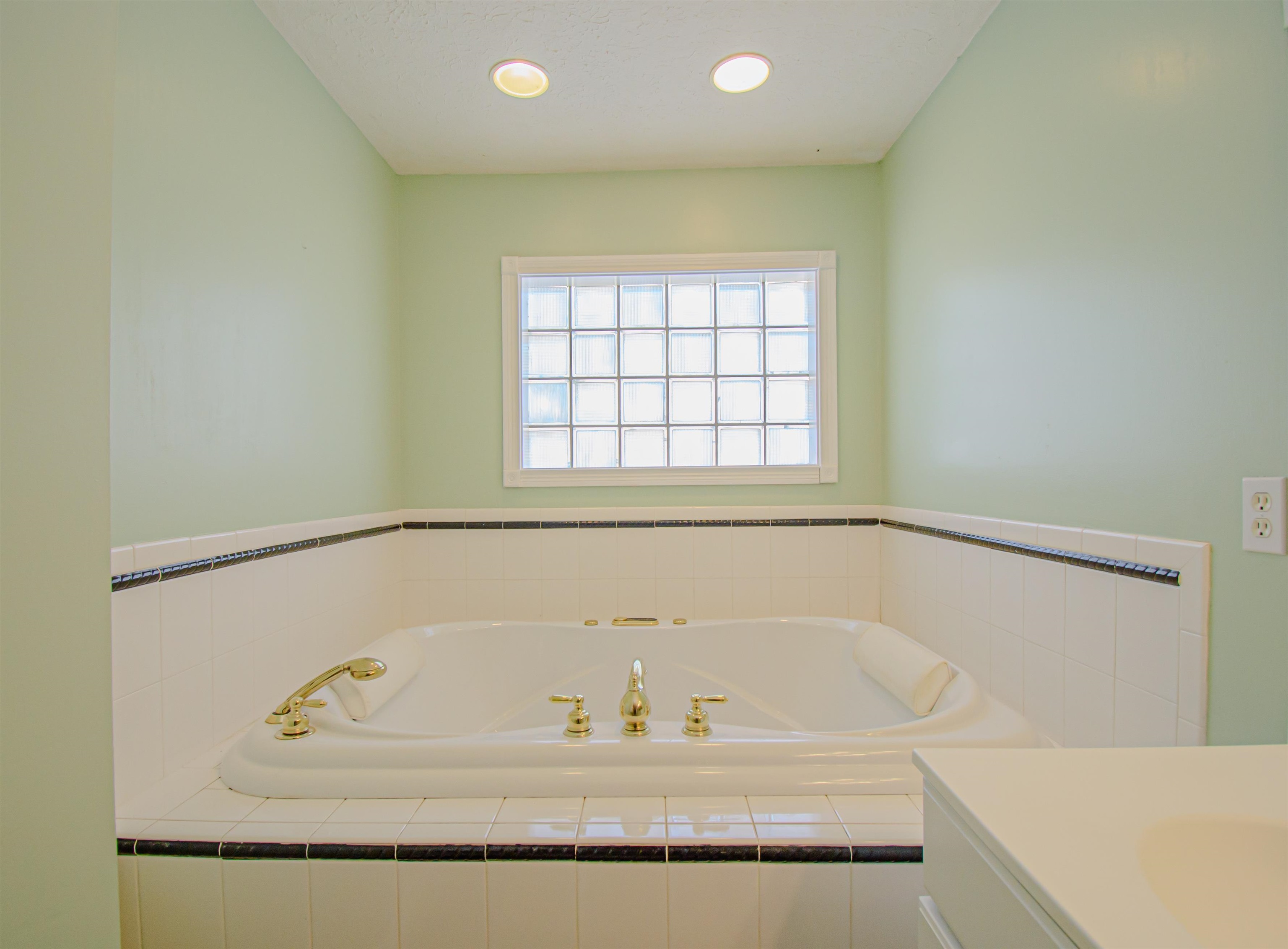 150 Santa Maria Dr, Owensboro, Kentucky 42301, 3 Bedrooms Bedrooms, ,2 BathroomsBathrooms,Single Family Residence,For Sale,Santa Maria Dr,88408