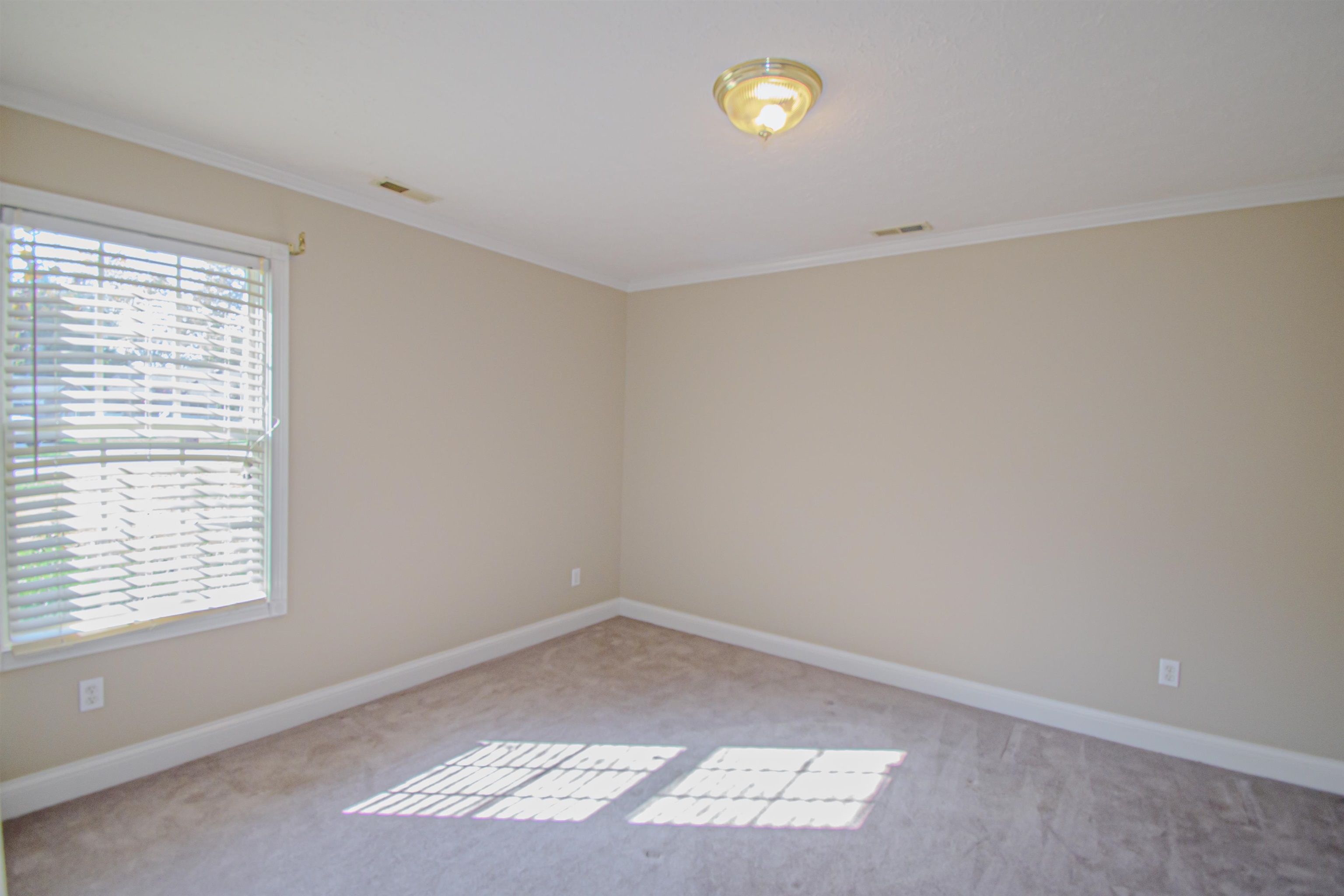 150 Santa Maria Dr, Owensboro, Kentucky 42301, 3 Bedrooms Bedrooms, ,2 BathroomsBathrooms,Single Family Residence,For Sale,Santa Maria Dr,88408