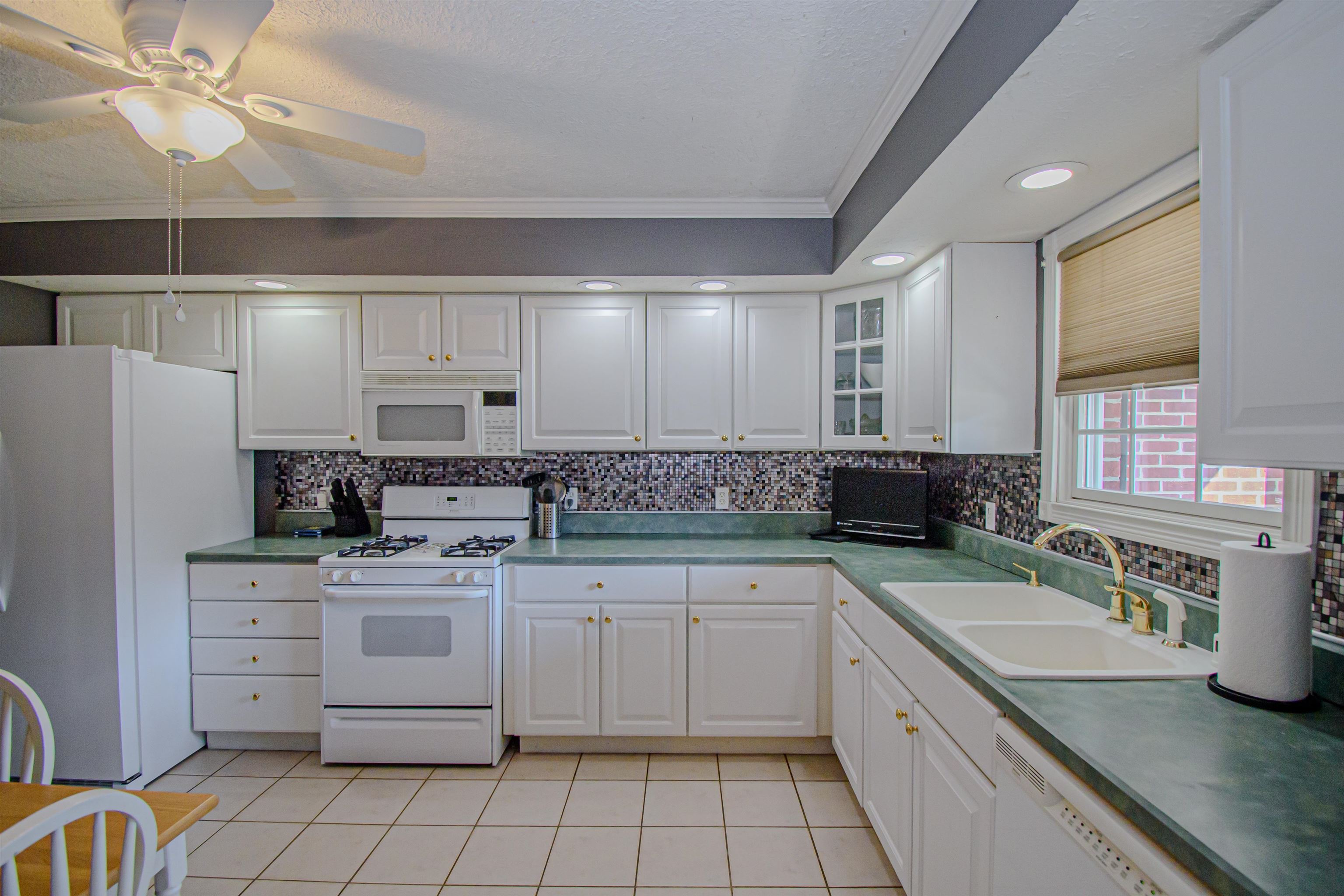 150 Santa Maria Dr, Owensboro, Kentucky 42301, 3 Bedrooms Bedrooms, ,2 BathroomsBathrooms,Single Family Residence,For Sale,Santa Maria Dr,88408