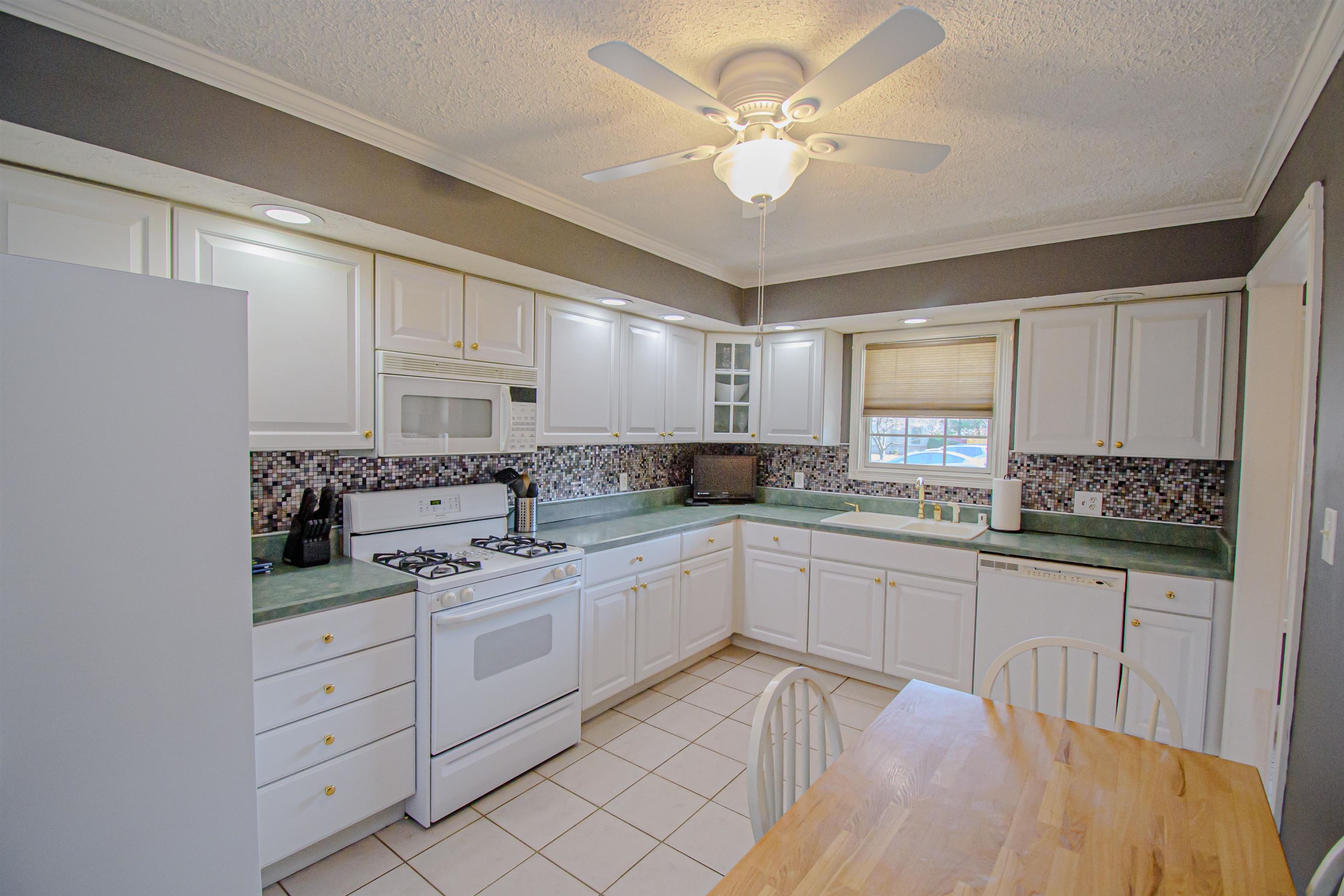 150 Santa Maria Dr, Owensboro, Kentucky 42301, 3 Bedrooms Bedrooms, ,2 BathroomsBathrooms,Single Family Residence,For Sale,Santa Maria Dr,88408