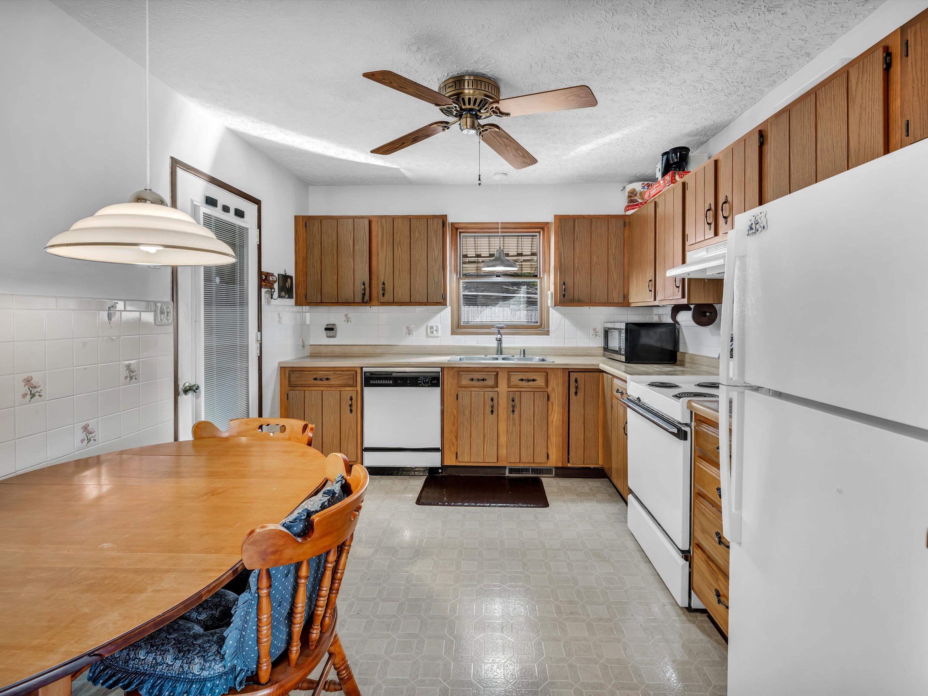 2616 Meridian Court, Owensboro, Kentucky 42301, 3 Bedrooms Bedrooms, ,2 BathroomsBathrooms,Single Family Residence,For Sale,Meridian Court,88415