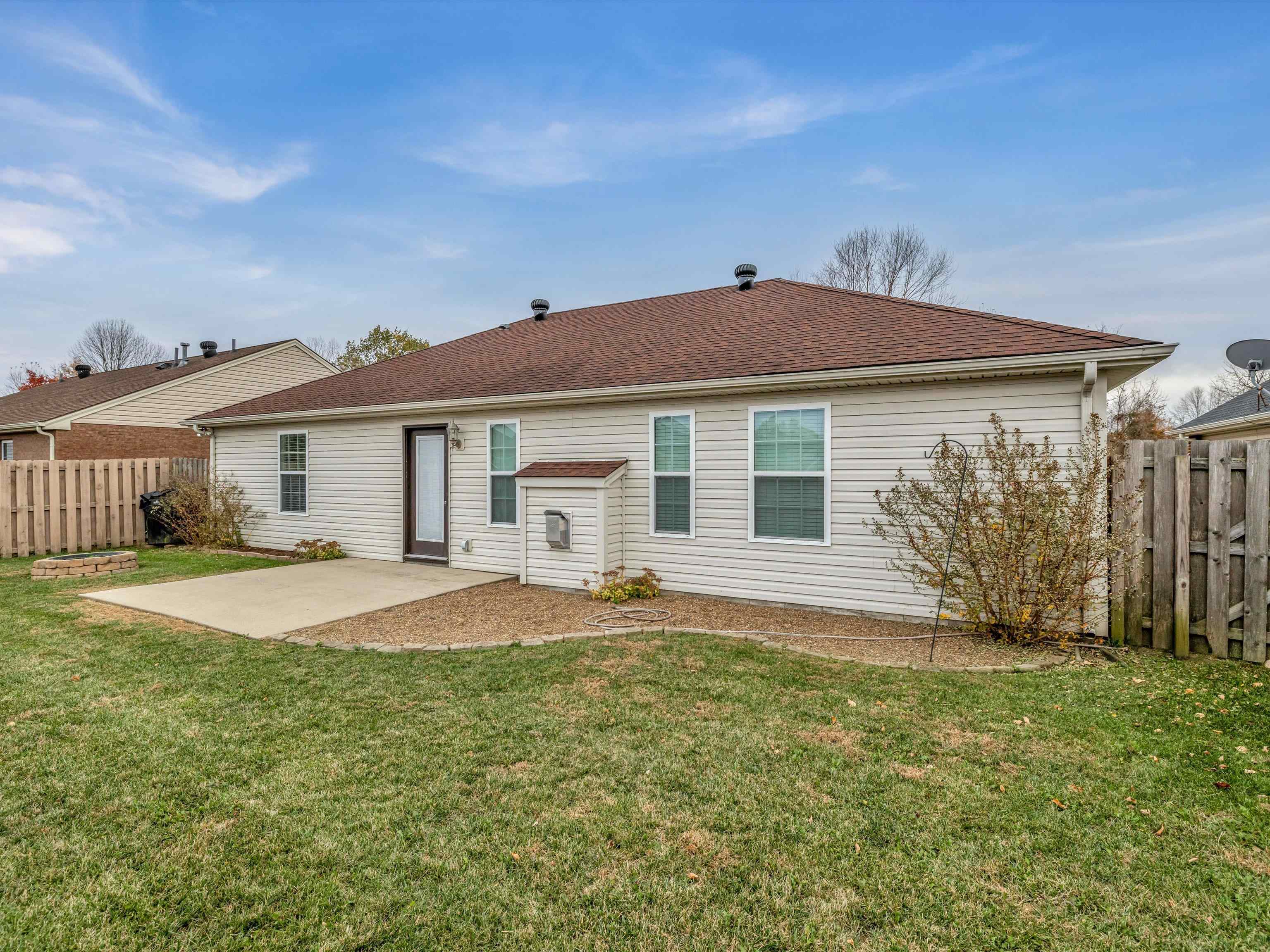 3215 Trails Way, Owensboro, Kentucky 42303, 3 Bedrooms Bedrooms, ,2 BathroomsBathrooms,Single Family Residence,For Sale,Trails Way,88426