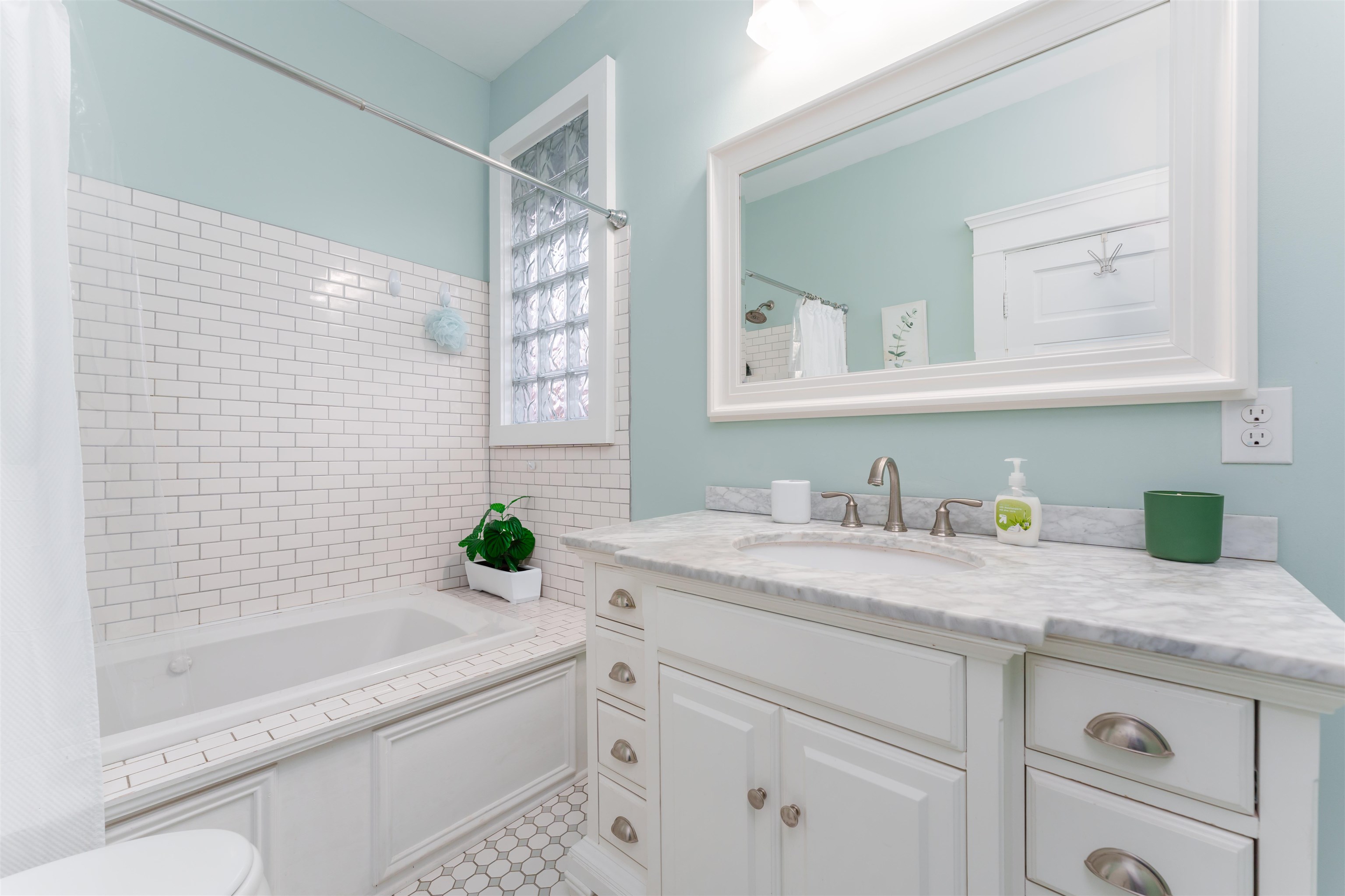 111 East 22nd St, Owensboro, Kentucky 42303, 2 Bedrooms Bedrooms, ,1 BathroomBathrooms,Single Family Residence,For Sale,East 22nd St,88440