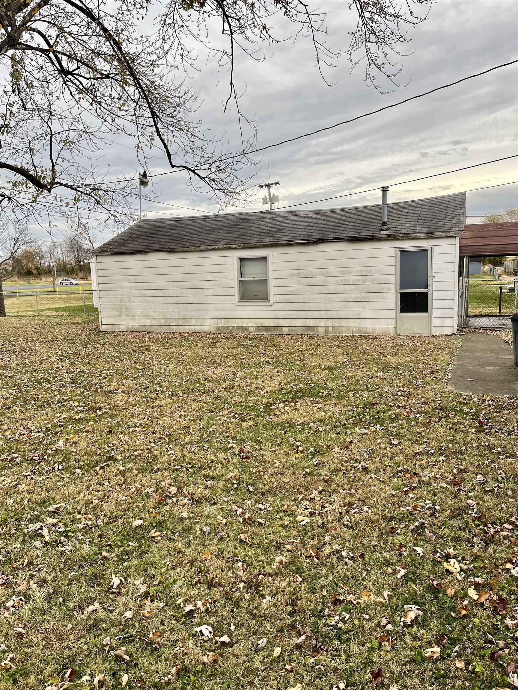909 James Garrard Dr, Owensboro, Kentucky 42303, 3 Bedrooms Bedrooms, ,1 BathroomBathrooms,Single Family Residence,For Sale,James Garrard Dr,88450