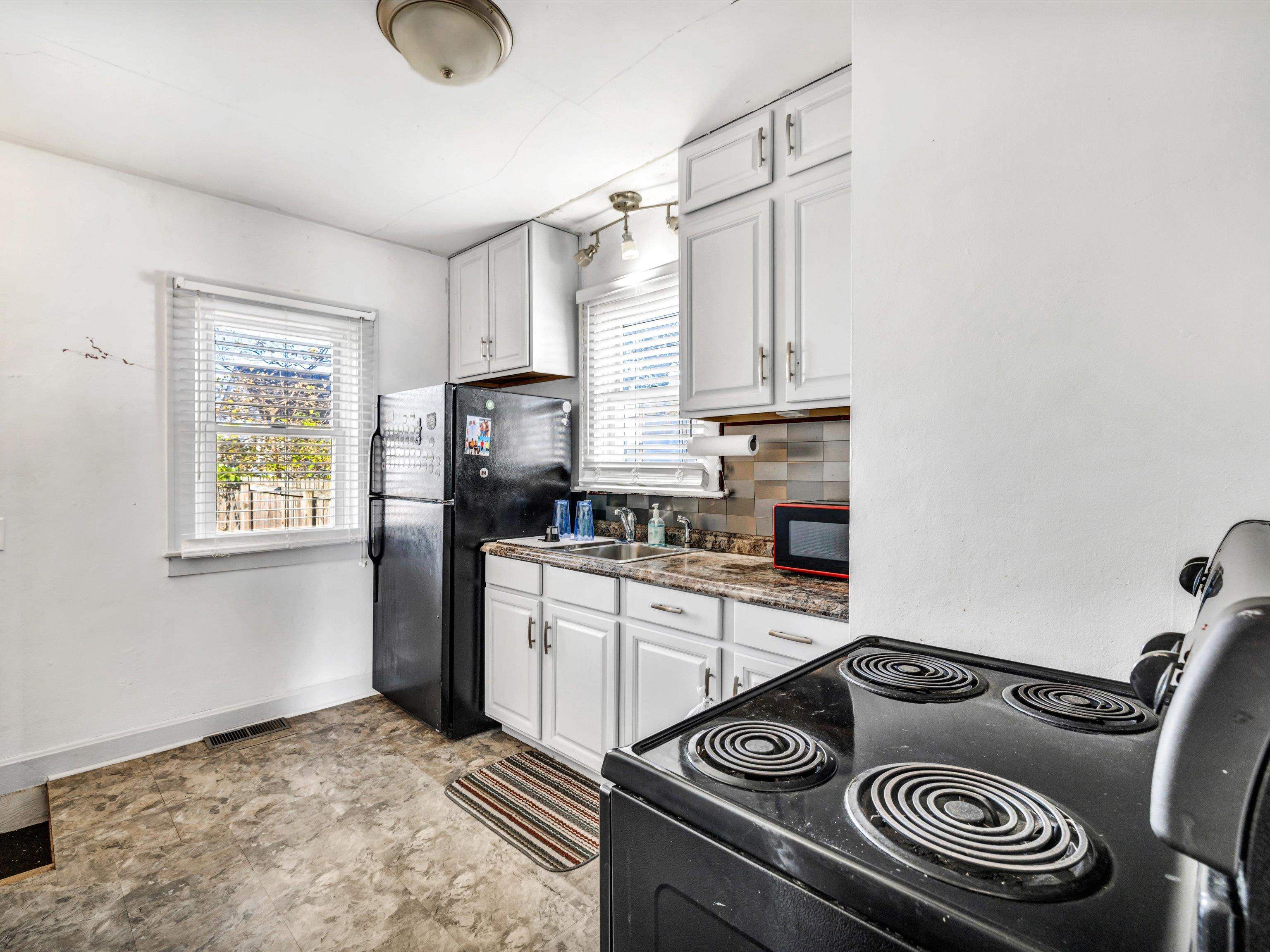 1104 Locust st., Owensboro, Kentucky 42301, 1 Bedroom Bedrooms, ,1 BathroomBathrooms,Single Family Residence,For Sale,Locust st.,88452