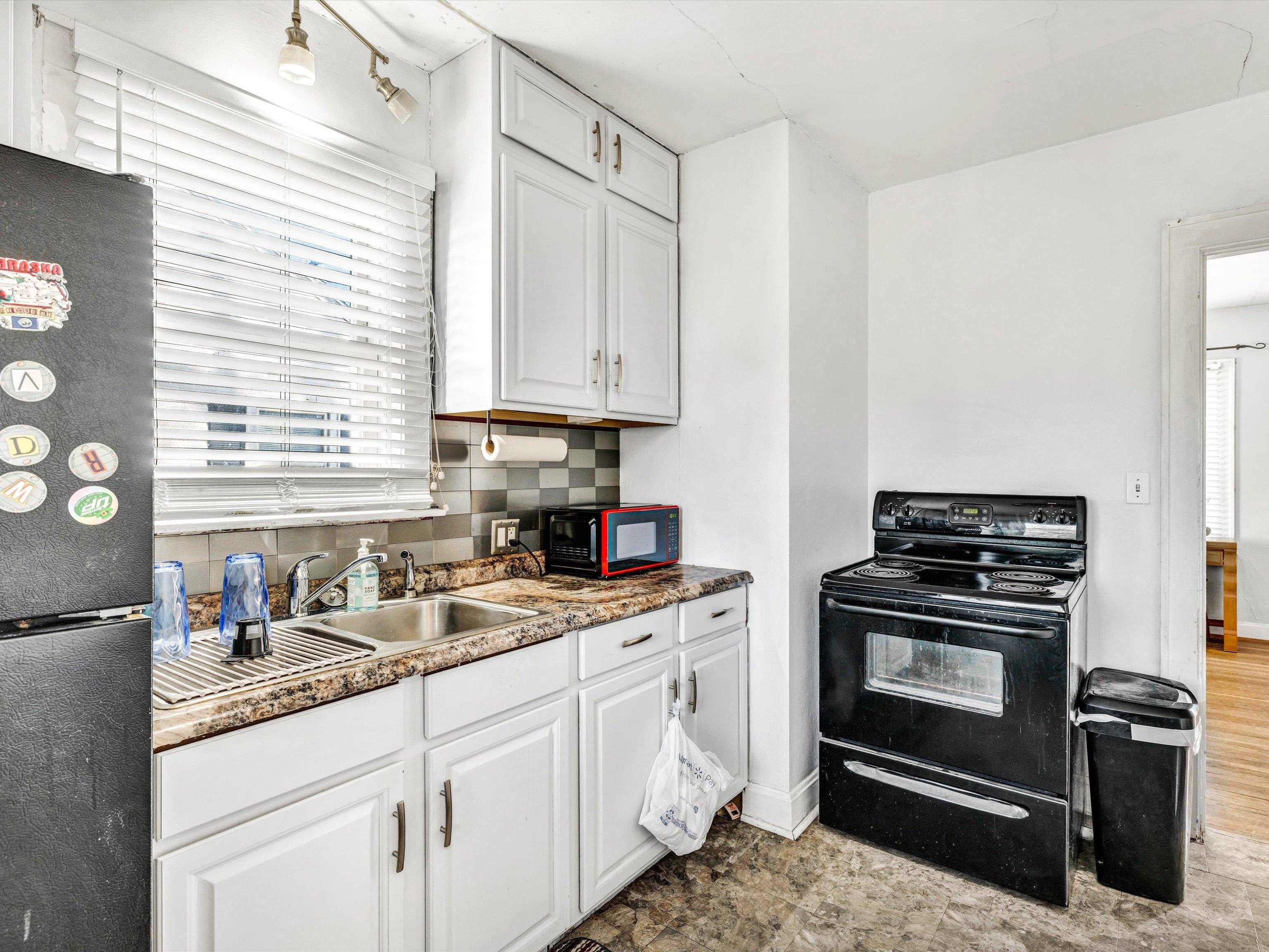 1104 Locust st., Owensboro, Kentucky 42301, 1 Bedroom Bedrooms, ,1 BathroomBathrooms,Single Family Residence,For Sale,Locust st.,88452