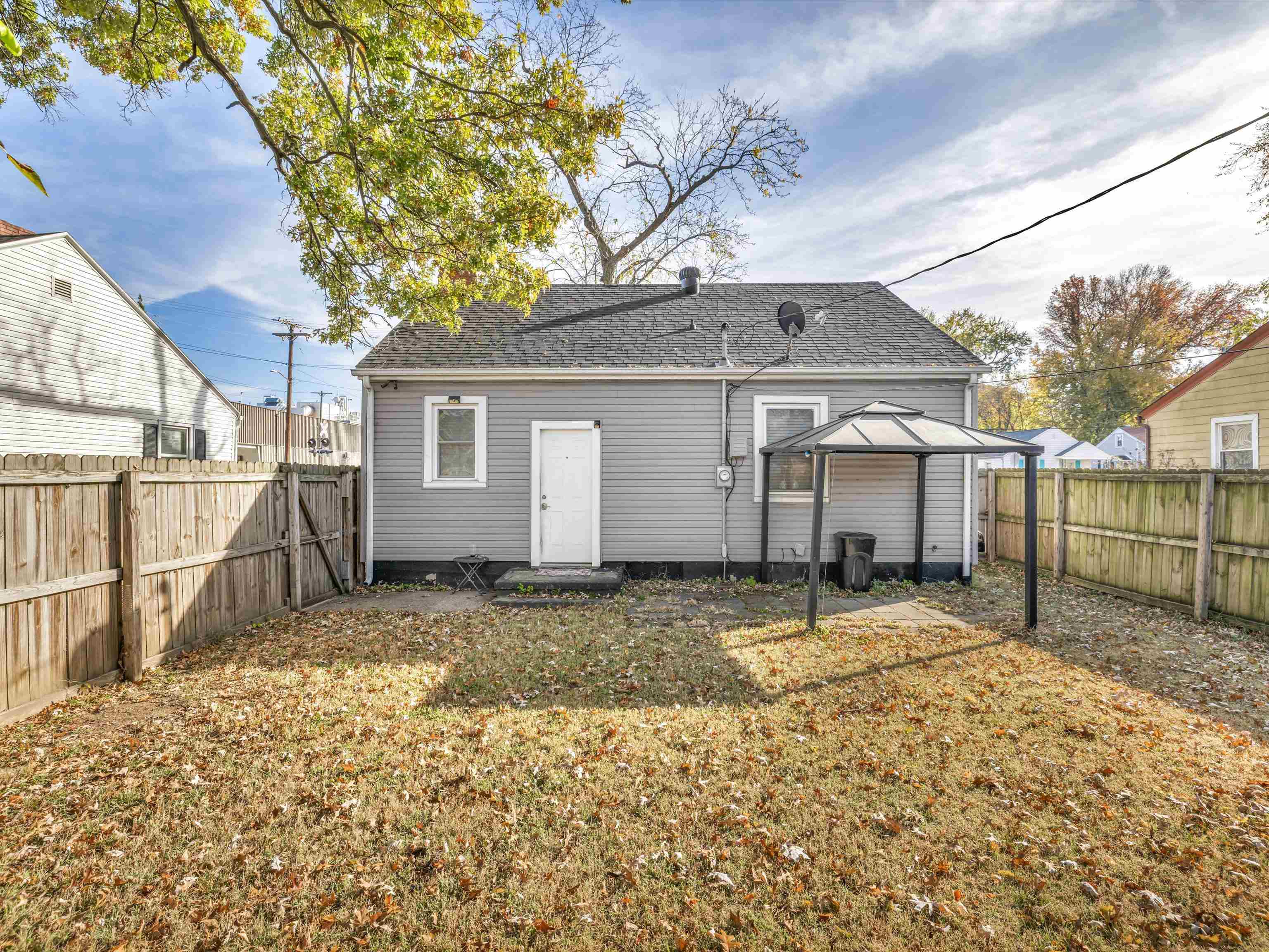 1104 Locust st., Owensboro, Kentucky 42301, 1 Bedroom Bedrooms, ,1 BathroomBathrooms,Single Family Residence,For Sale,Locust st.,88452