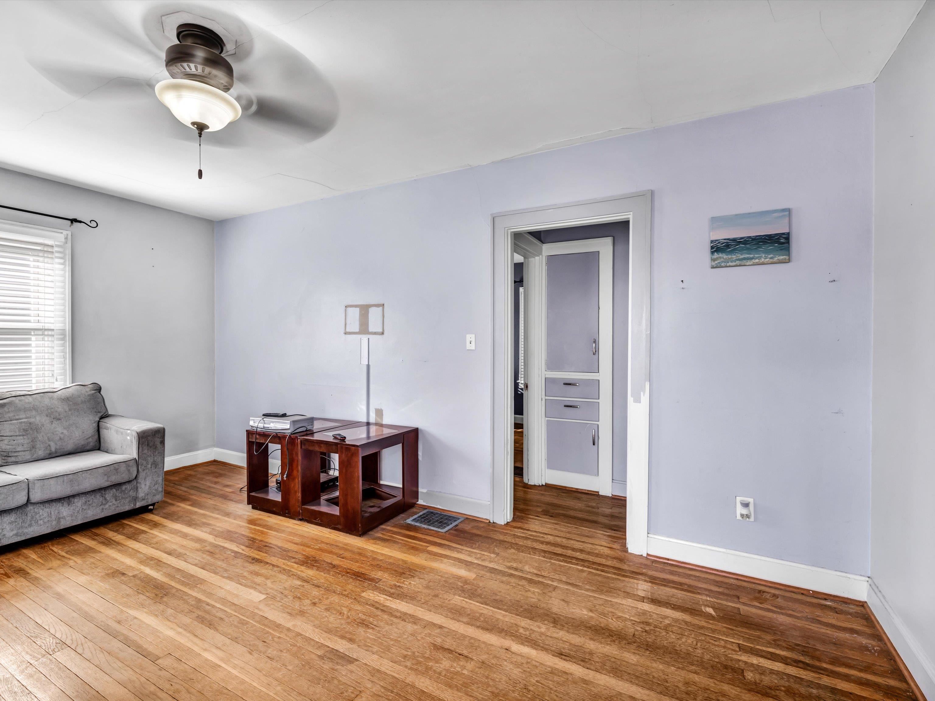 1104 Locust st., Owensboro, Kentucky 42301, 1 Bedroom Bedrooms, ,1 BathroomBathrooms,Single Family Residence,For Sale,Locust st.,88452