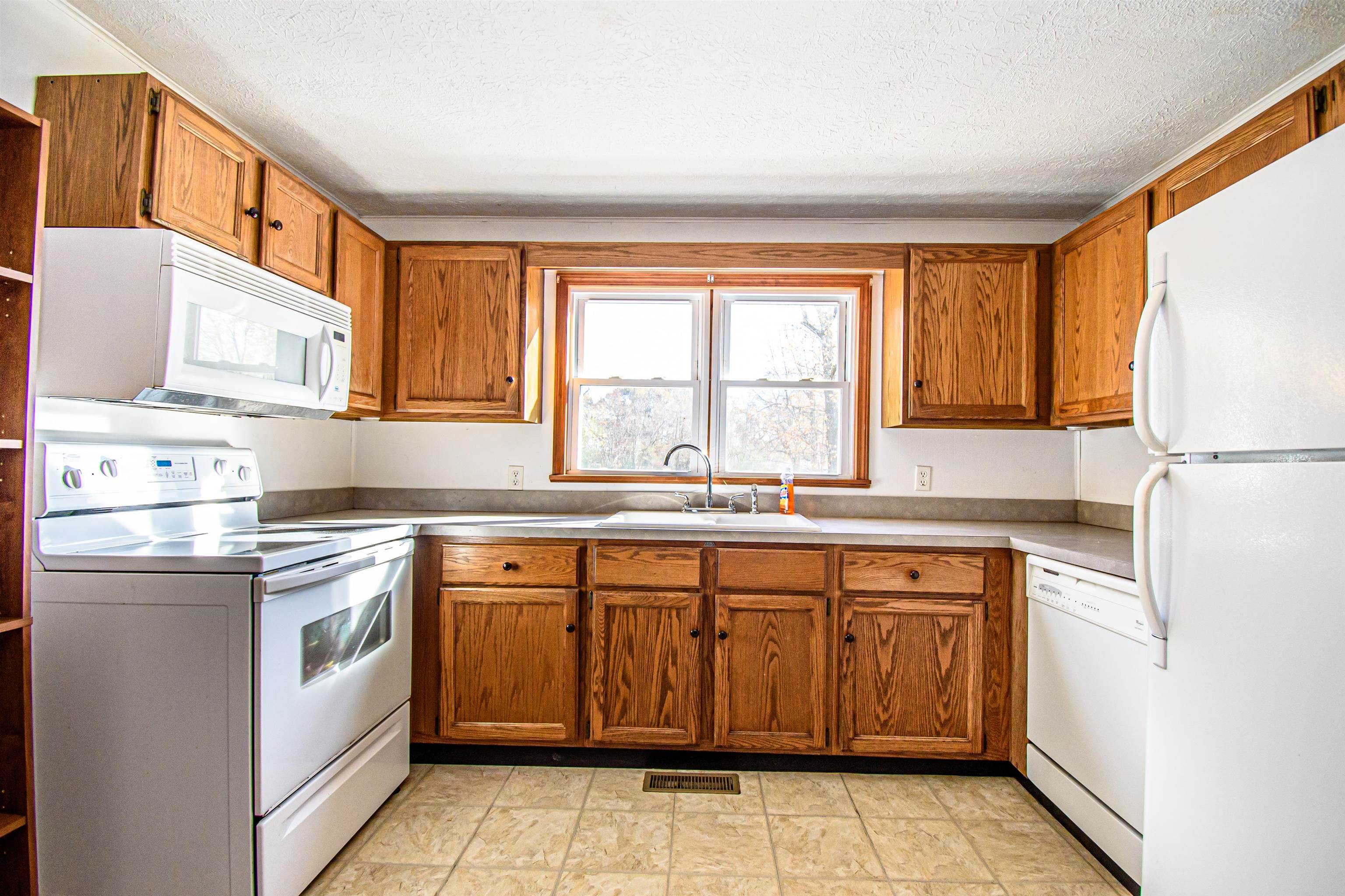 424 KY 136 W, Calhoun, Kentucky 42327, 3 Bedrooms Bedrooms, ,1 BathroomBathrooms,Single Family Residence,For Sale,KY 136 W,88455