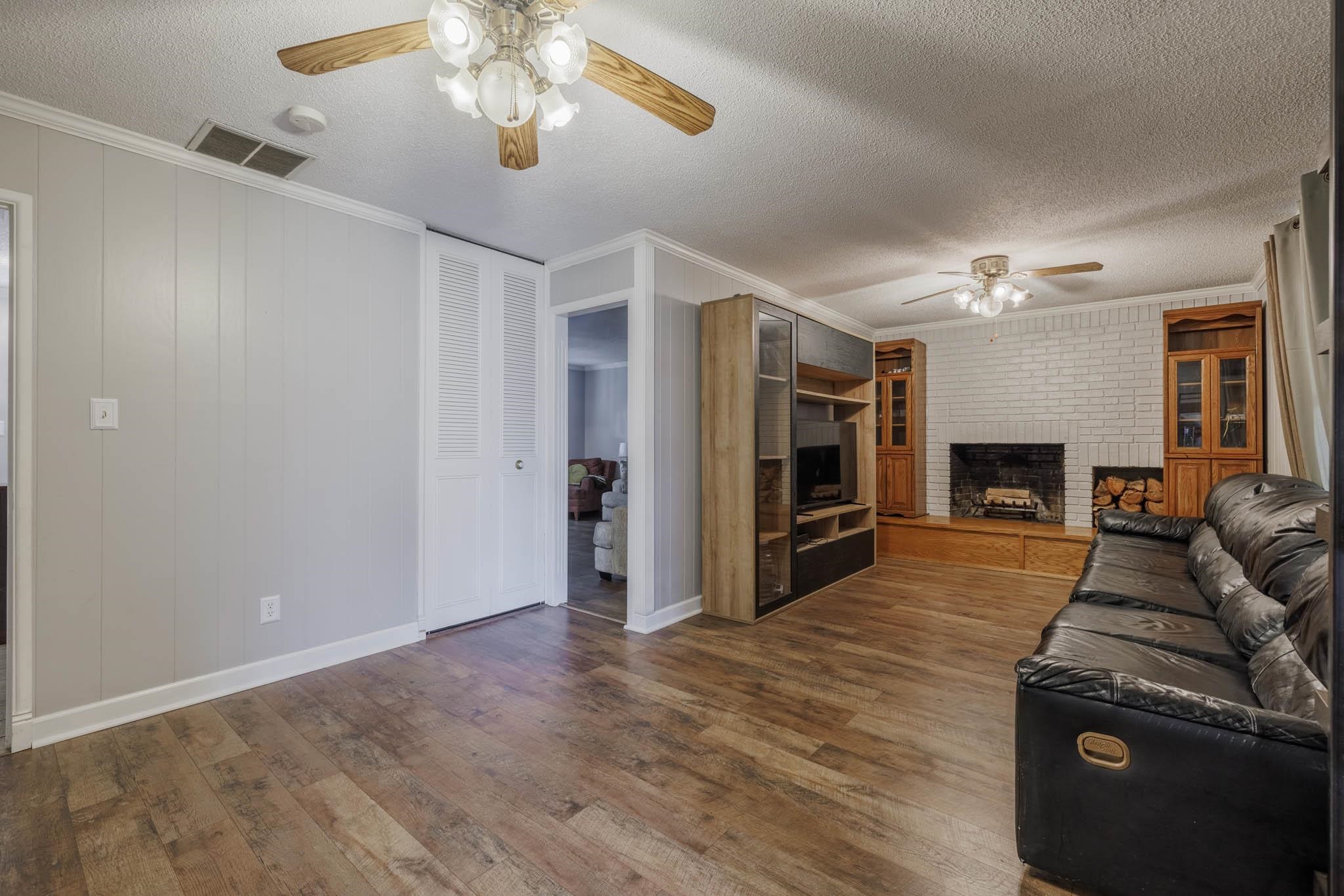2237 Middleground Drive, Owensboro, Kentucky 42301, 4 Bedrooms Bedrooms, ,2 BathroomsBathrooms,Single Family Residence,For Sale,Middleground Drive,88459