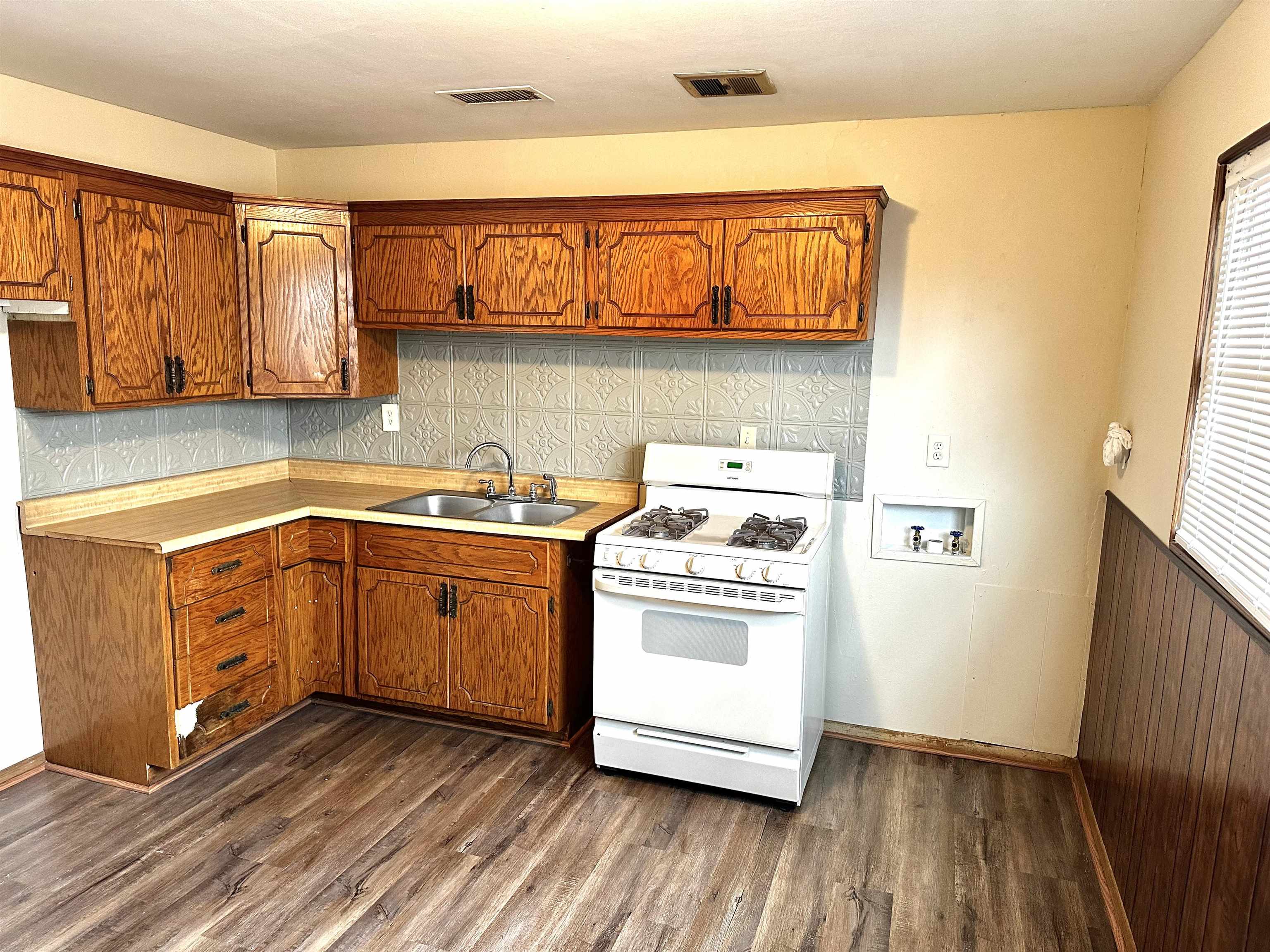 717 Dalton St, Owensboro, Kentucky 42301, 3 Bedrooms Bedrooms, ,1 BathroomBathrooms,Single Family Residence,For Sale,Dalton St,88477