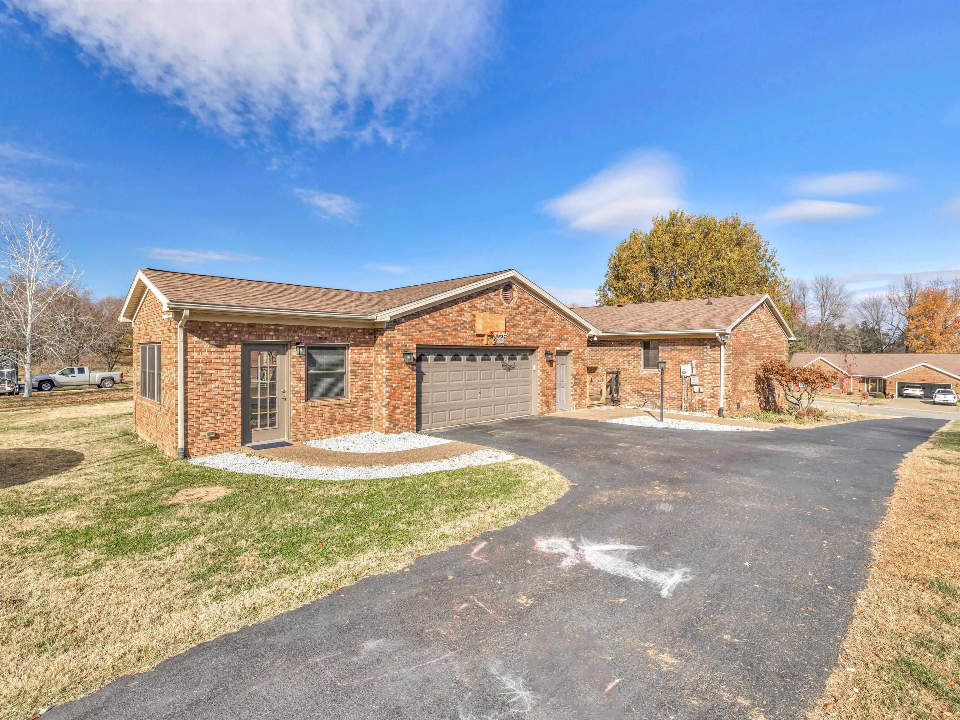 3108 Brent Gray Trace, Owensboro, Kentucky 42303, 3 Bedrooms Bedrooms, ,2 BathroomsBathrooms,Single Family Residence,For Sale,Brent Gray Trace,88490