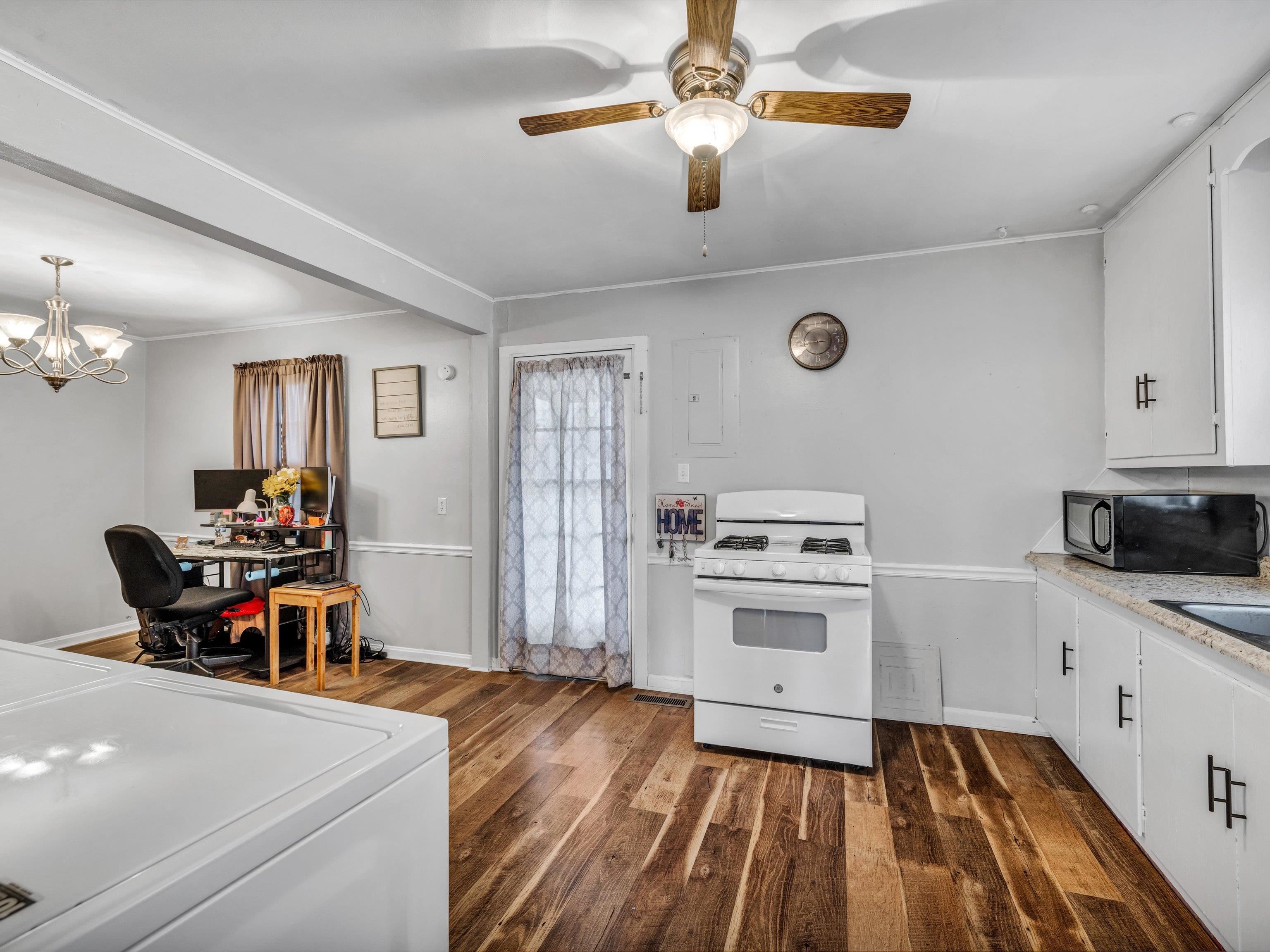 3314 Adams St, Owensboro, Kentucky 42301, 2 Bedrooms Bedrooms, ,1 BathroomBathrooms,Single Family Residence,For Sale,Adams St,88502