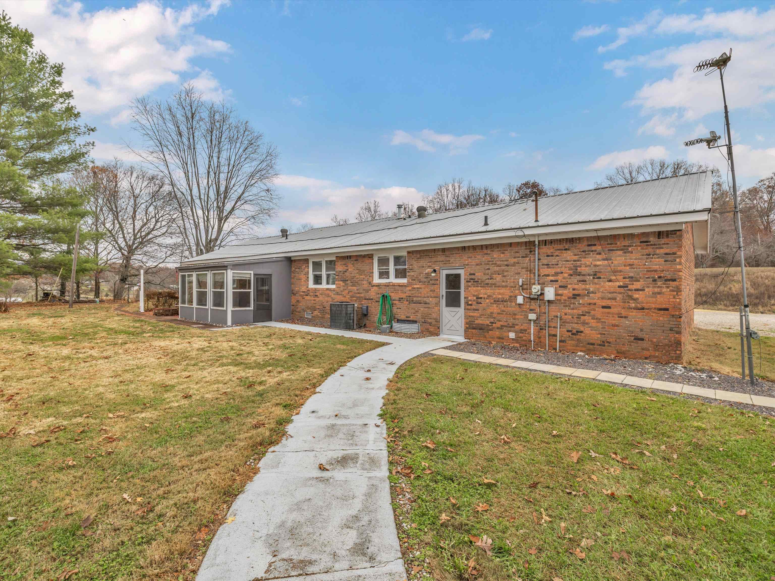 12930 Hwy 231, Utica, Kentucky 42376, 3 Bedrooms Bedrooms, ,2 BathroomsBathrooms,Single Family Residence,For Sale,Hwy 231,88509