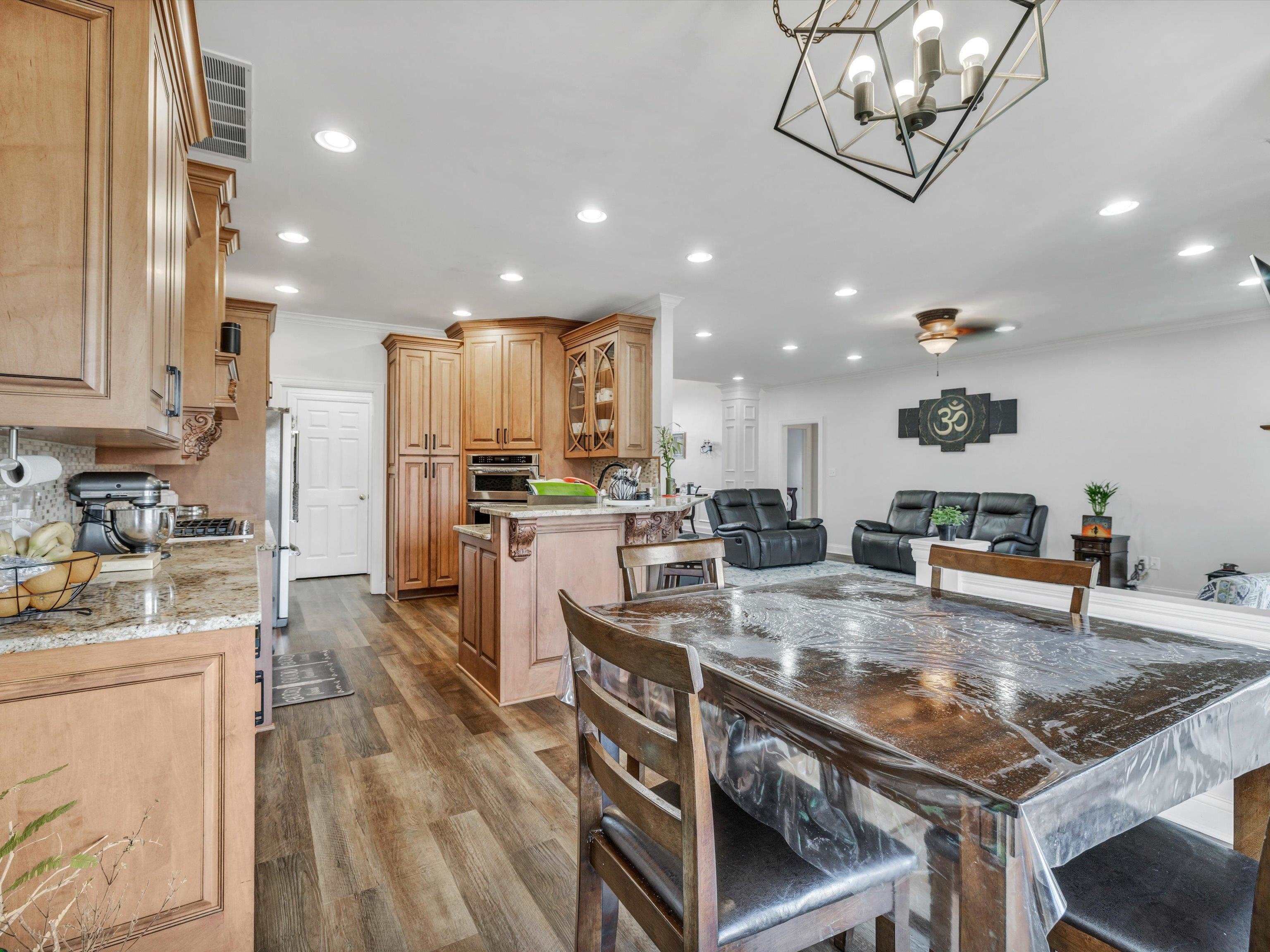 4549 Oakhurst Bend, Owensboro, Kentucky 42303, 4 Bedrooms Bedrooms, ,3 BathroomsBathrooms,Single Family Residence,For Sale,Oakhurst Bend,88529